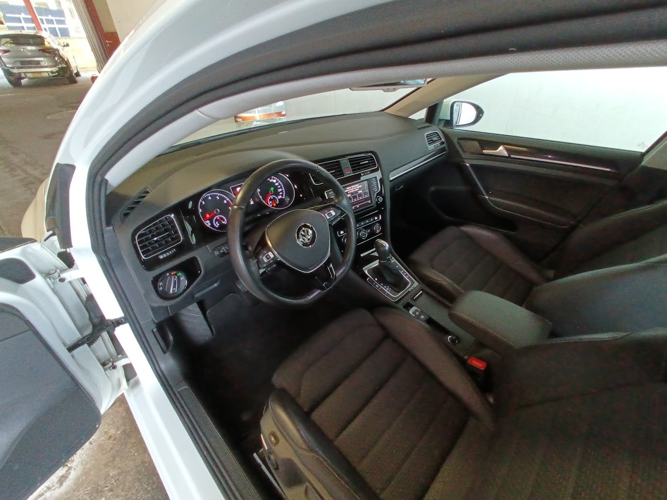 VW Golf 1.4 TSI Highline DSG-image-8