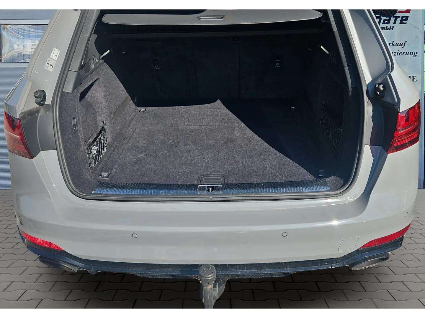 AUDI RS4 Avant quattro tiptronic mit AHK & Panoramadach-image-16