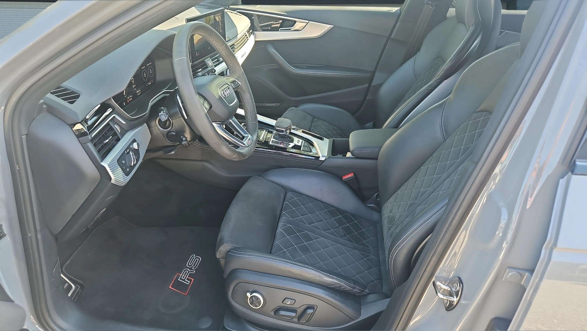 AUDI RS4 Avant quattro tiptronic mit AHK & Panoramadach-image-10
