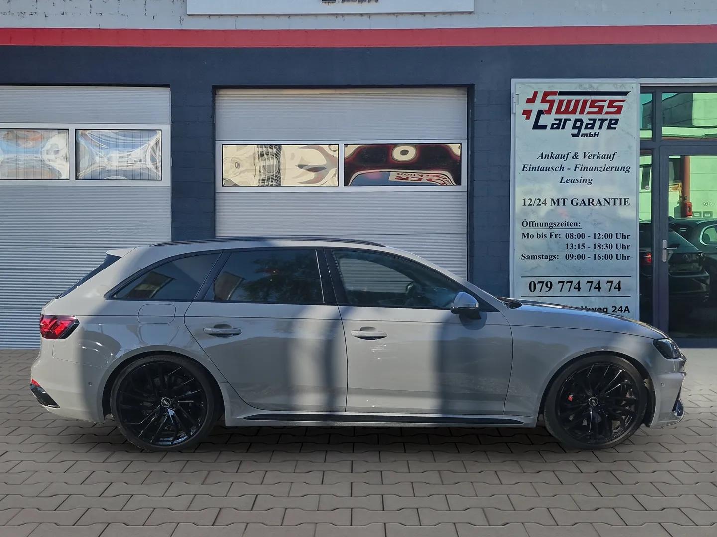 AUDI RS4 Avant quattro tiptronic mit AHK & Panoramadach-image-8