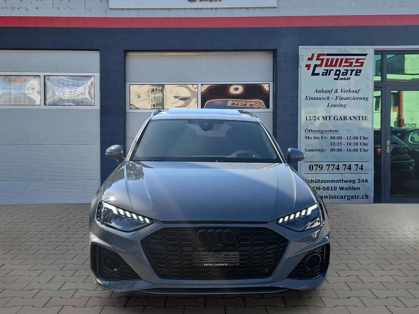 AUDI RS4 Avant quattro tiptronic mit AHK & Panoramadach-showroom-element-2