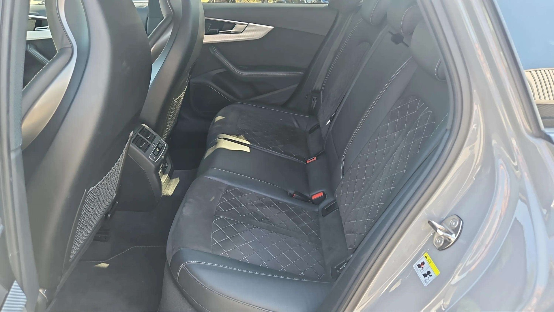 AUDI RS4 Avant quattro tiptronic mit AHK & Panoramadach-image-13