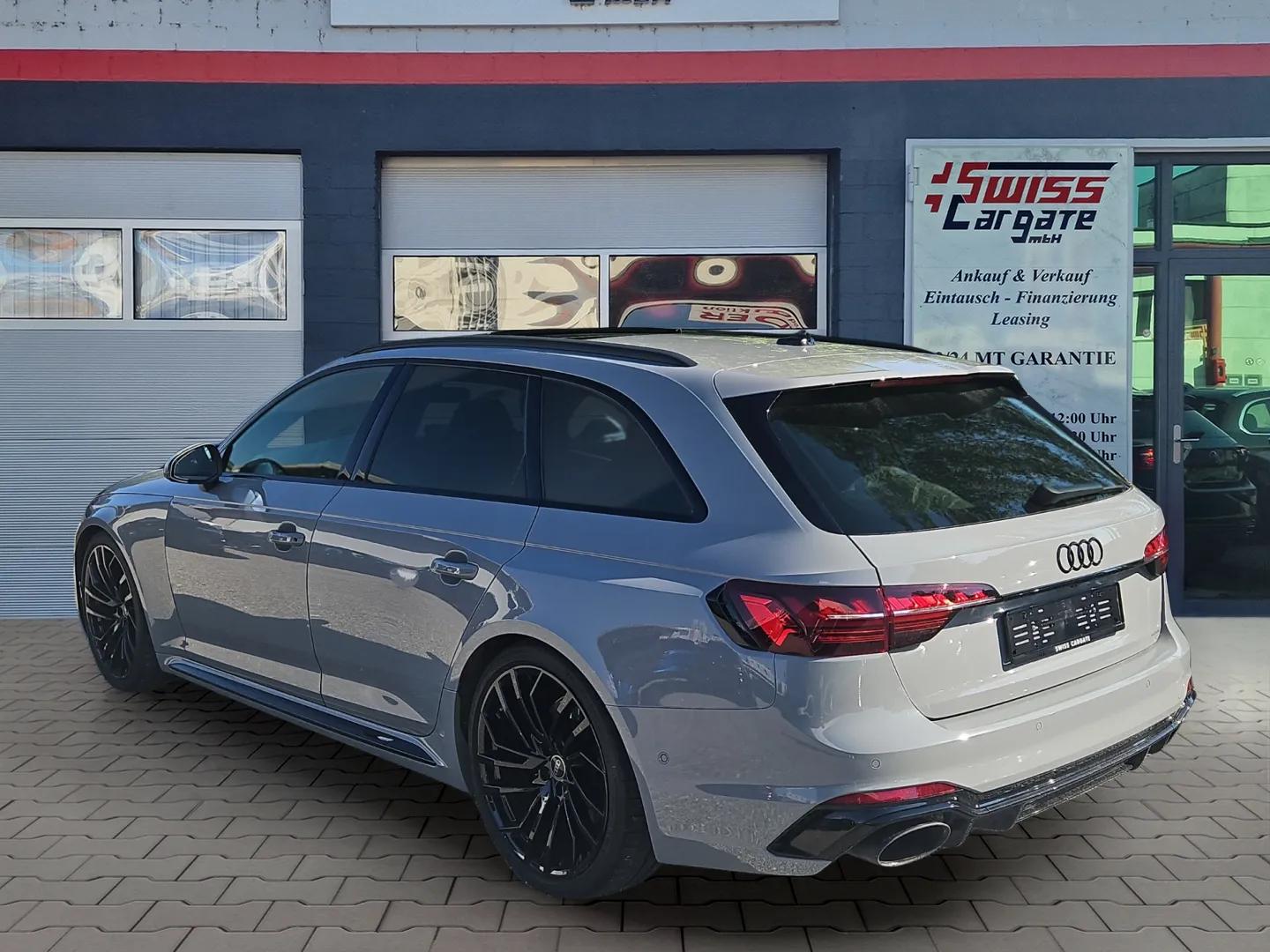 AUDI RS4 Avant quattro tiptronic mit AHK & Panoramadach-image-5