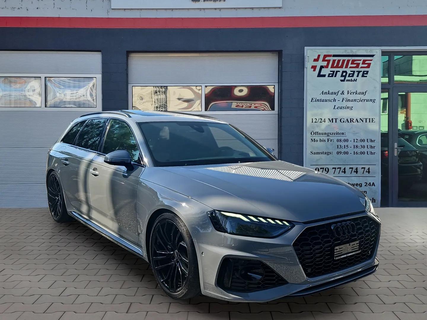 AUDI RS4 Avant quattro tiptronic mit AHK & Panoramadach-showroom-element-1