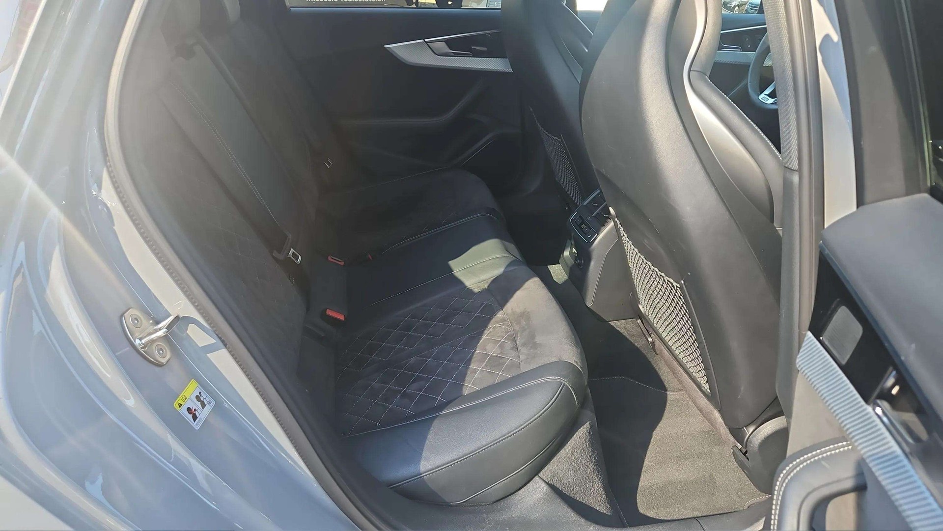 AUDI RS4 Avant quattro tiptronic mit AHK & Panoramadach-image-12