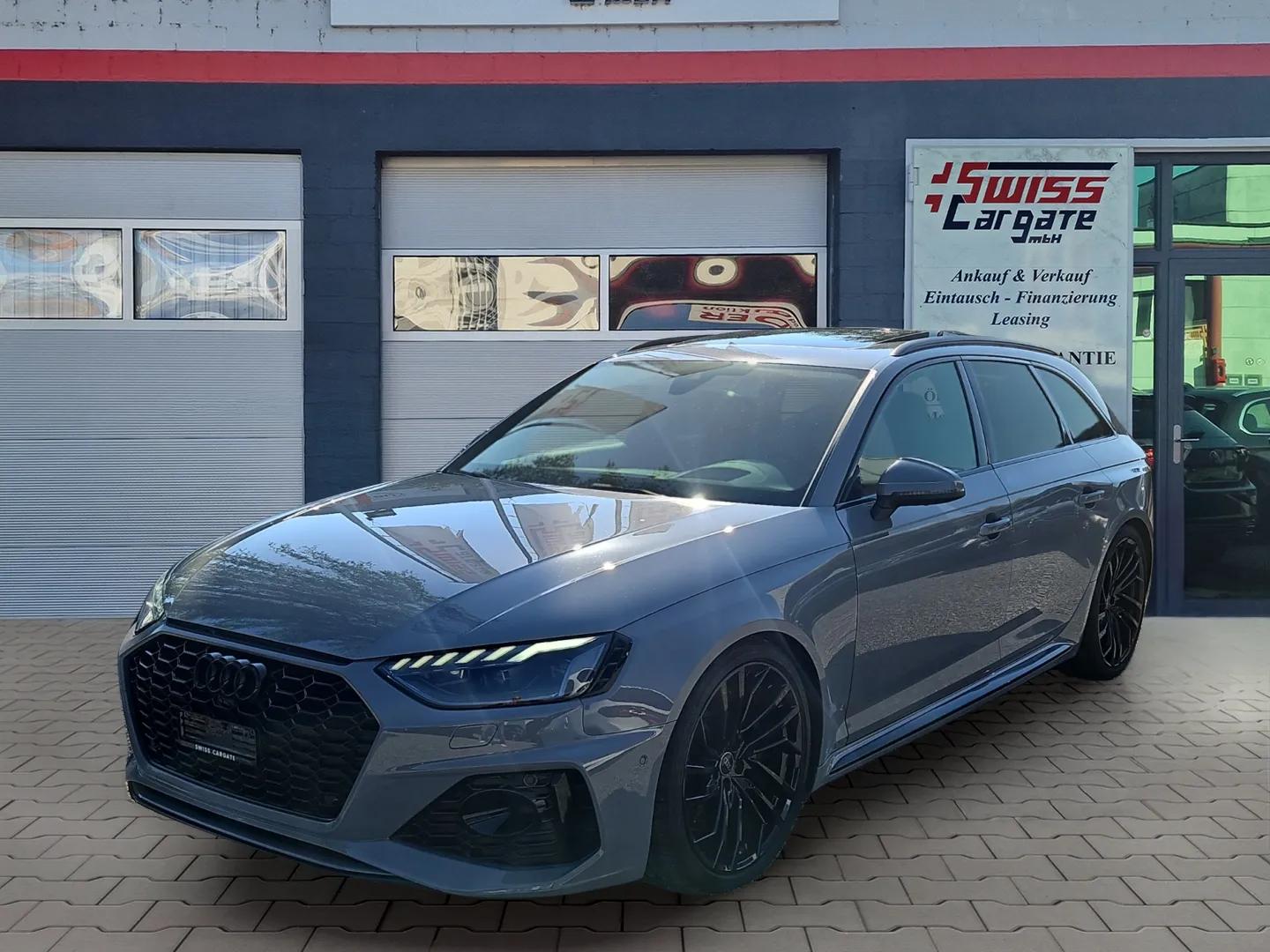 AUDI RS4 Avant quattro tiptronic mit AHK & Panoramadach-showroom-element-3