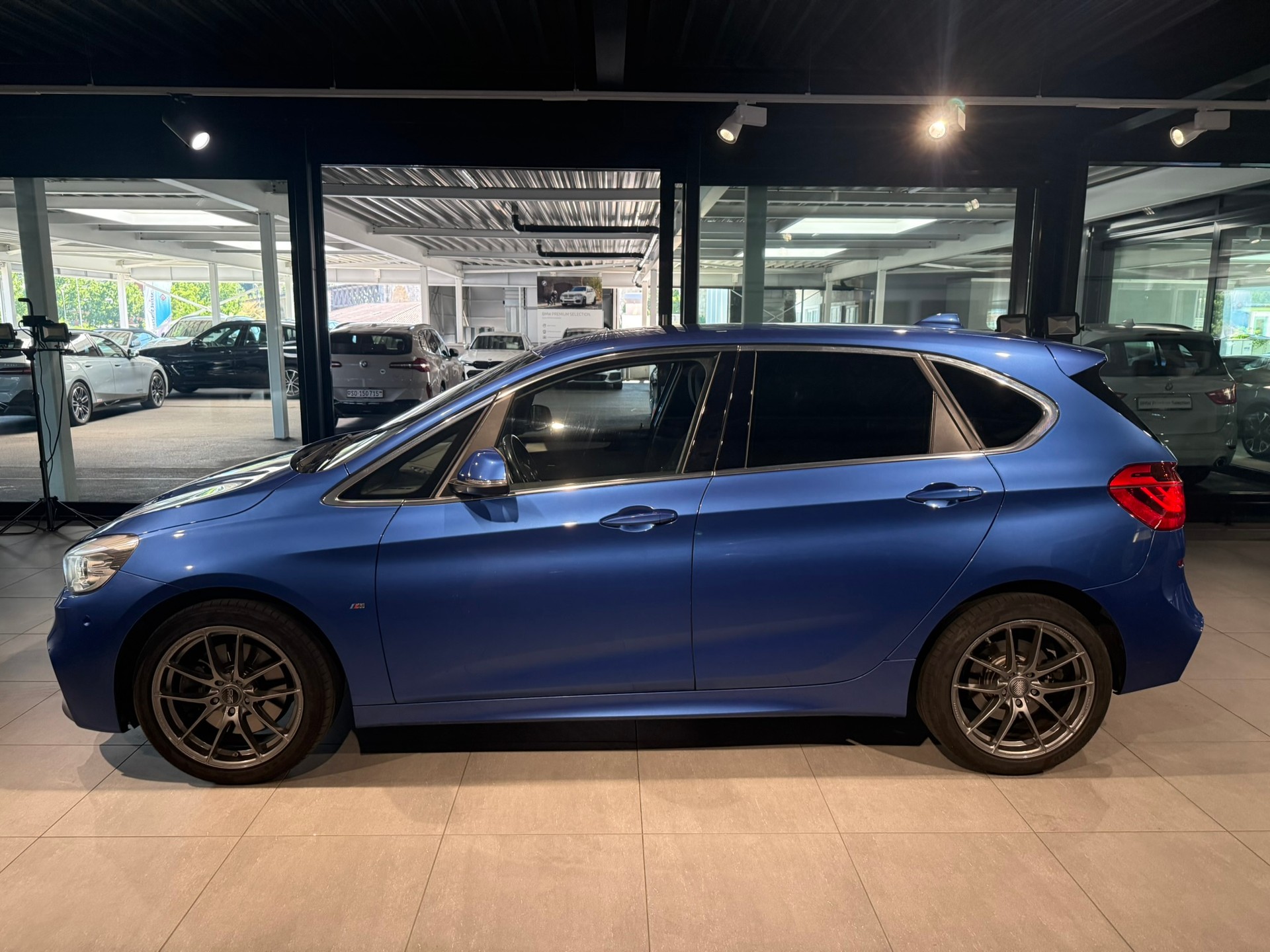 BMW 225i xDrive Active Tourer M Sport Steptronic-showroom-element-3