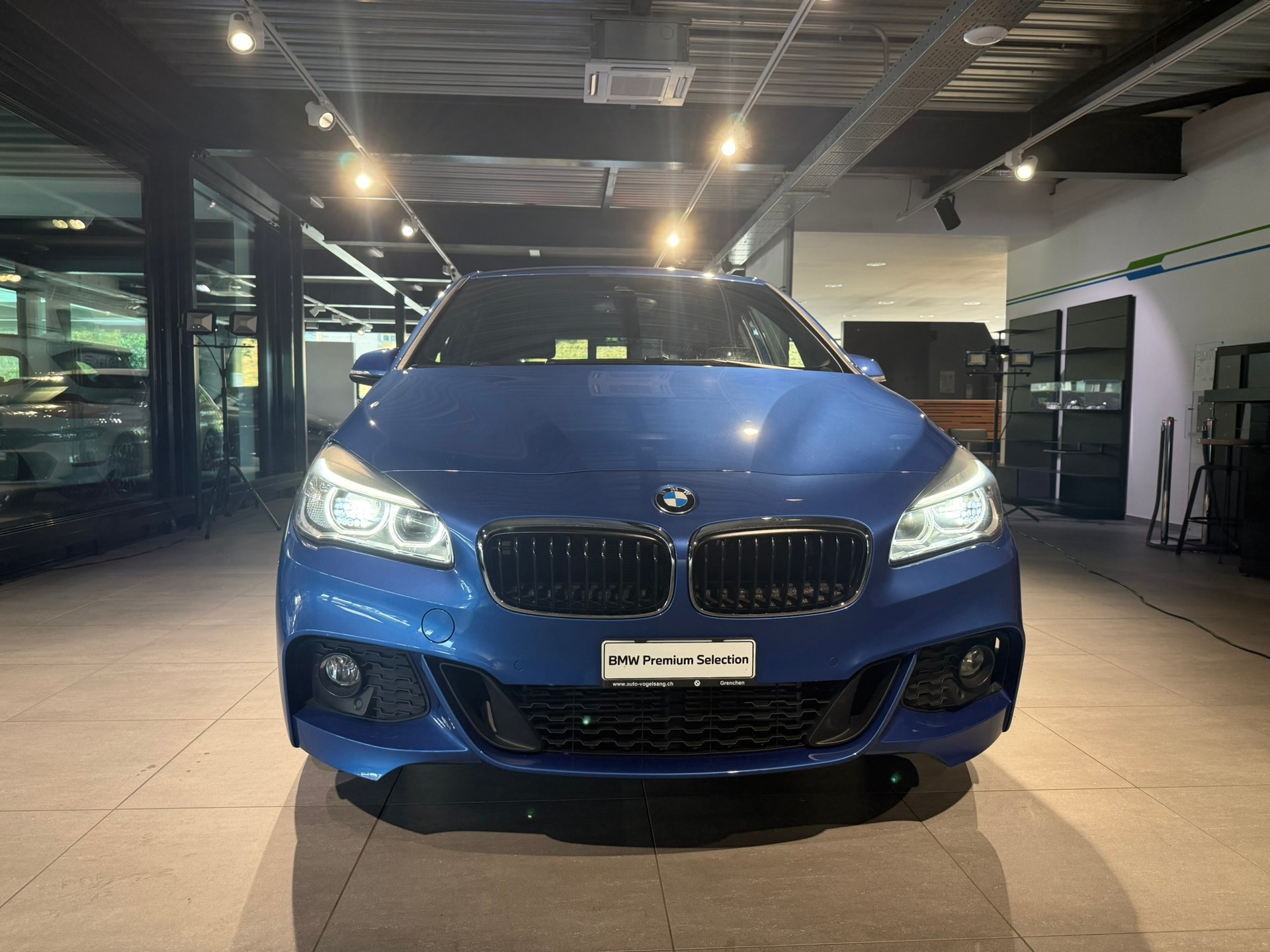 BMW 225i xDrive Active Tourer M Sport Steptronic-showroom-element-1