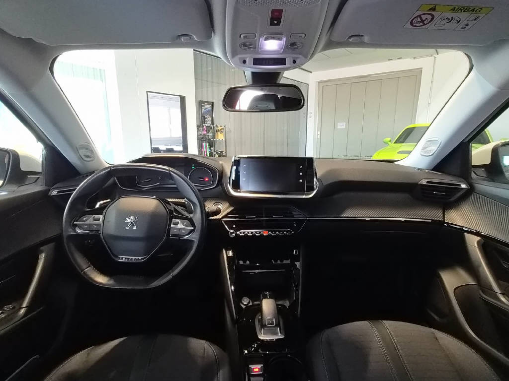 PEUGEOT 2008 1.2 PureTech 130 Allure-image-8