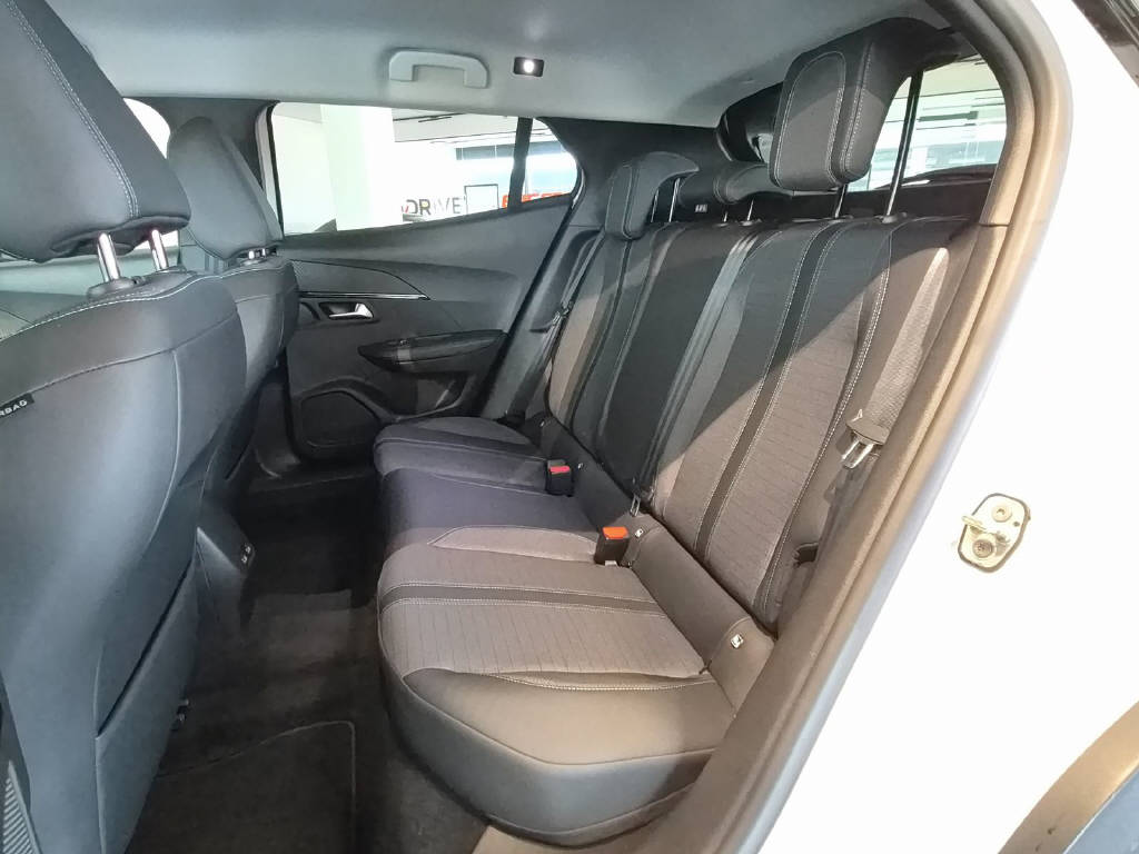 PEUGEOT 2008 1.2 PureTech 130 Allure-image-10