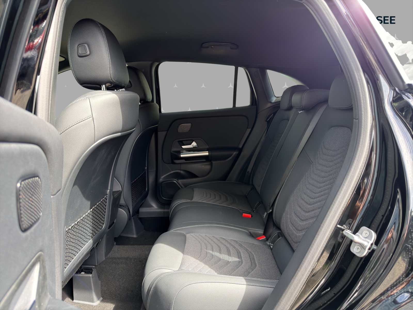 MERCEDES-BENZ GLA 200 Night Star 7G-DCT-image-12