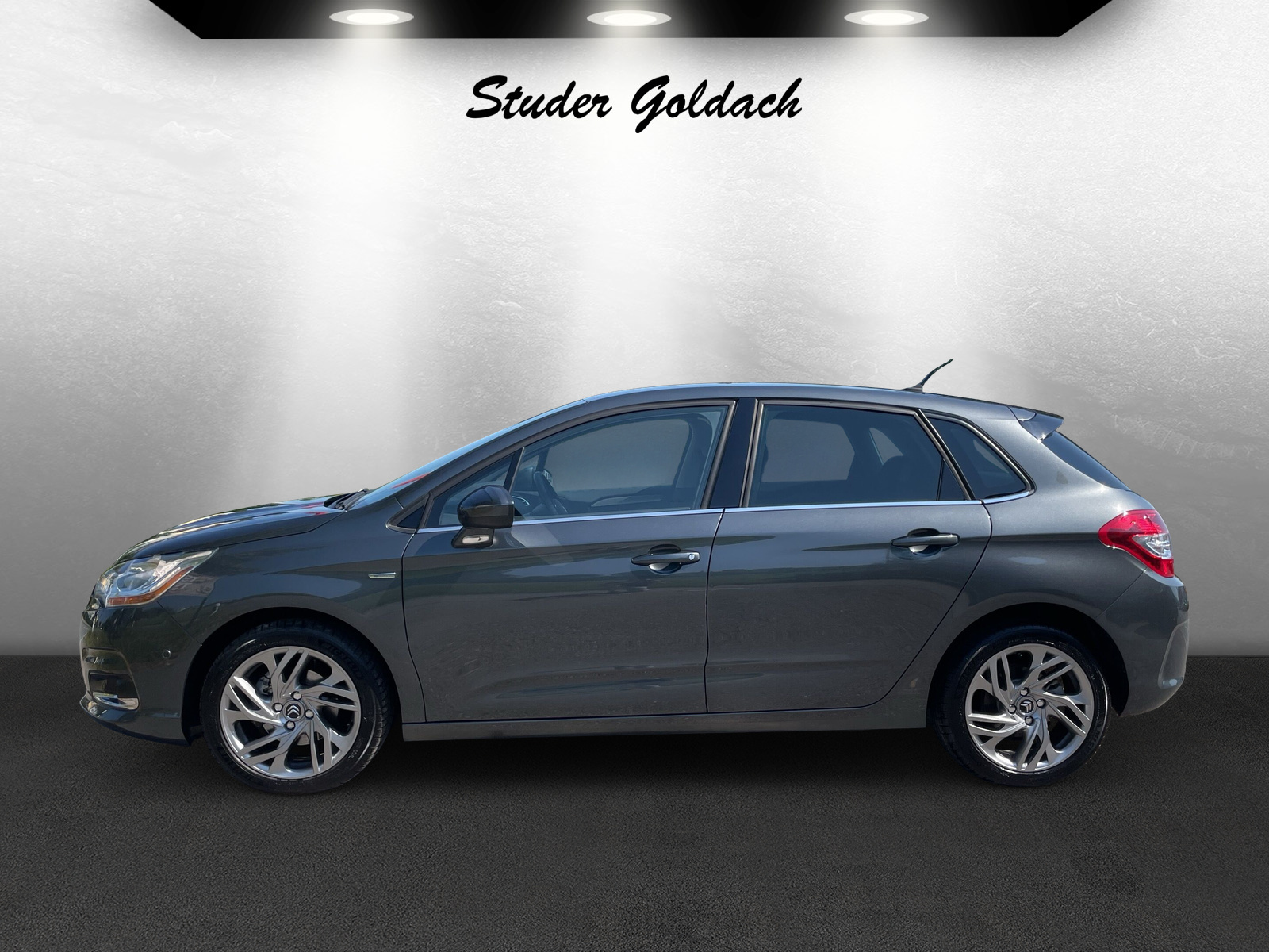 CITROEN C4 1.2 e-THP Exclusive-image-3