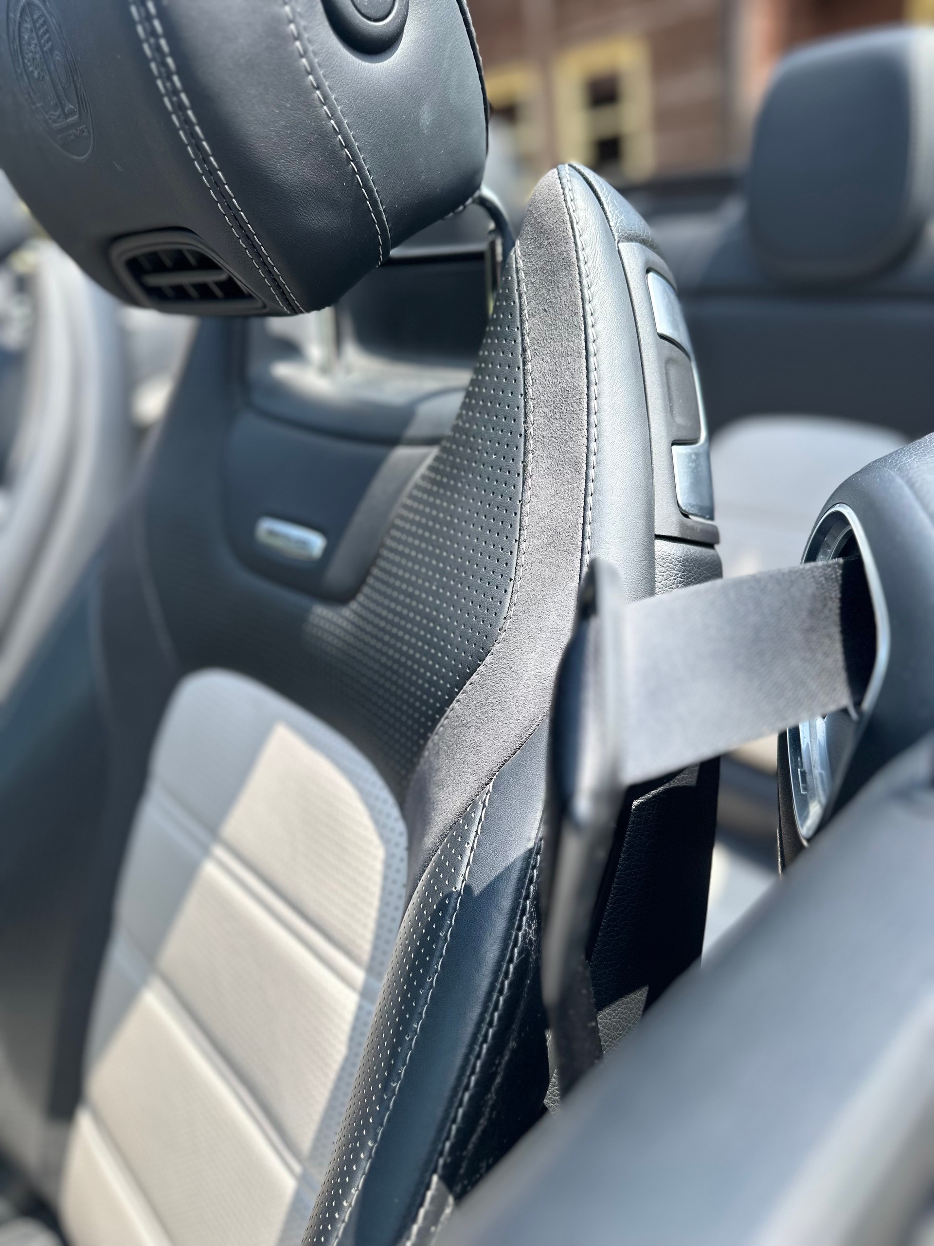 MERCEDES-BENZ C 63 S Cabriolet AMG Speedshift-image-10