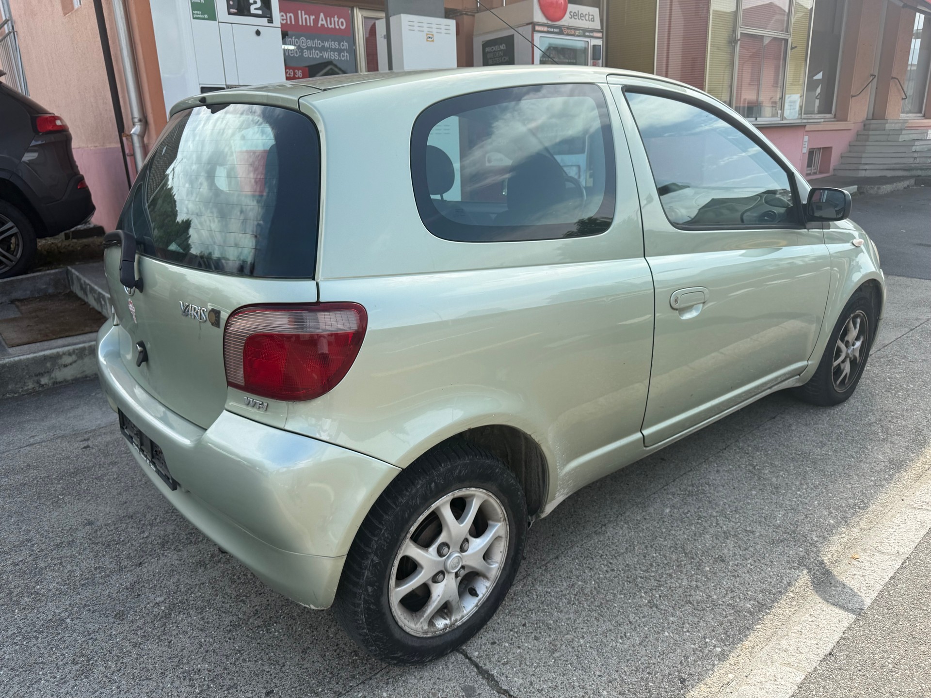 TOYOTA Yaris 1.3 Linea Sol-image-3