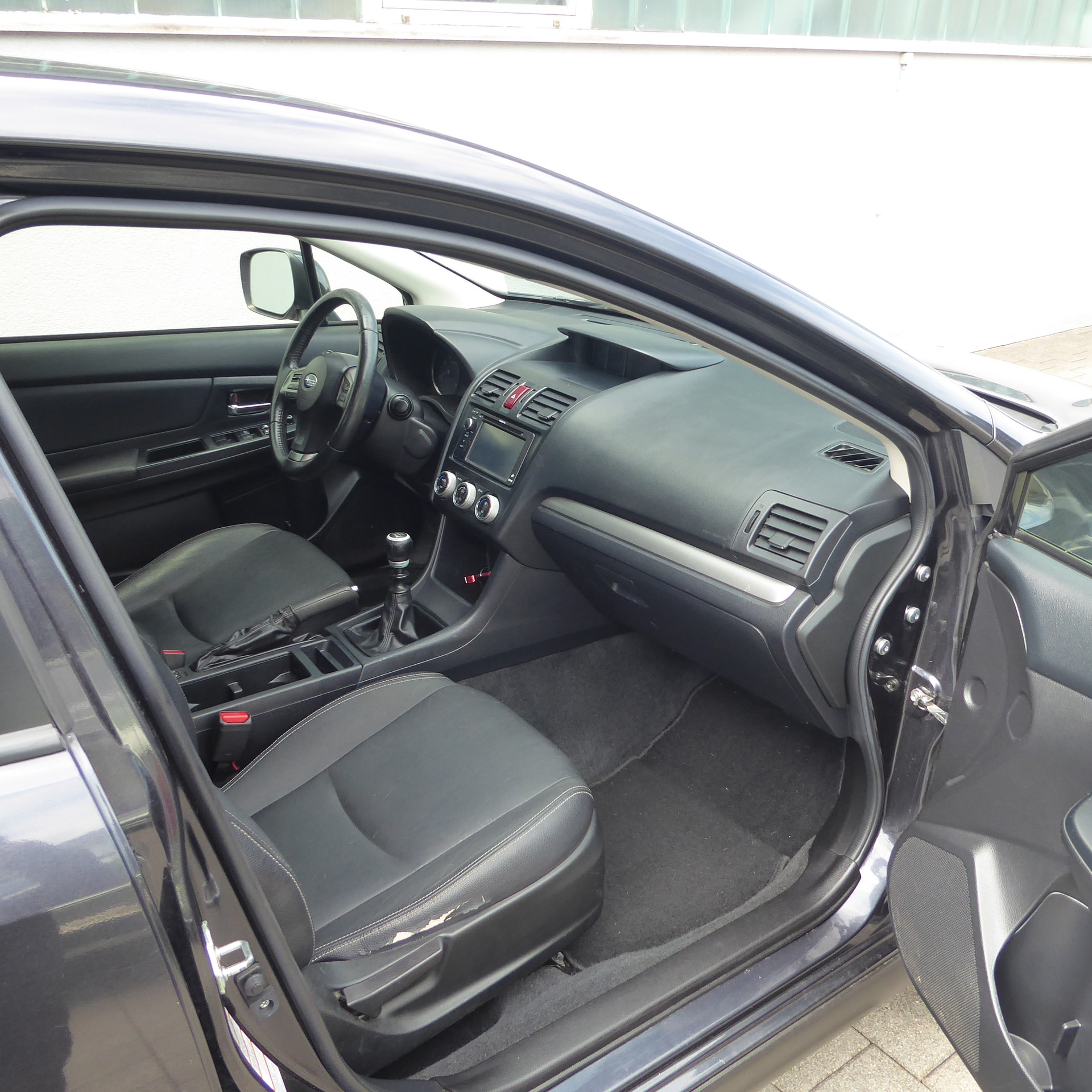 SUBARU XV 2.0 Swiss Three AWD-image-7