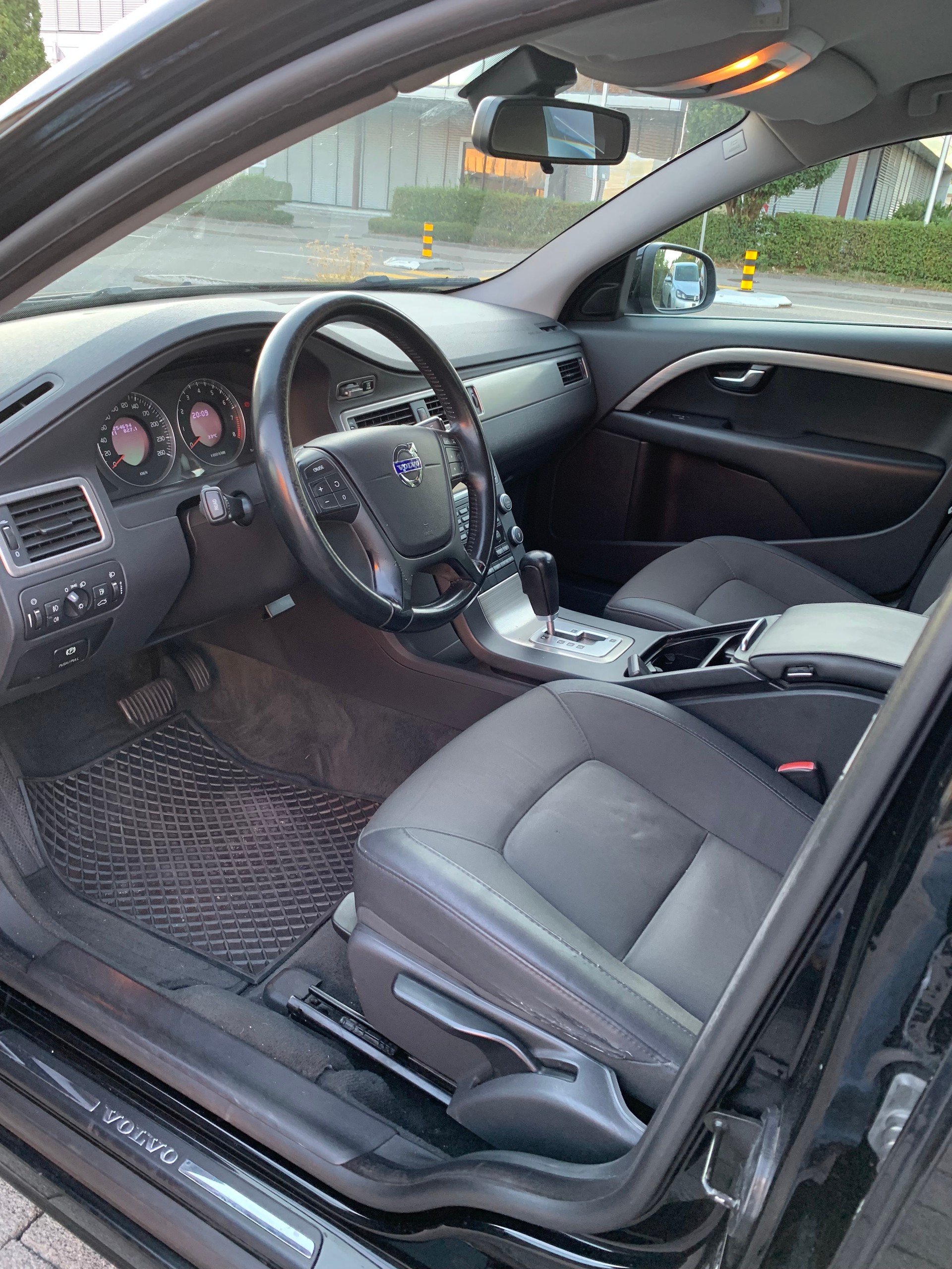 VOLVO V70 2.0T Kinetic Powershift-image-8