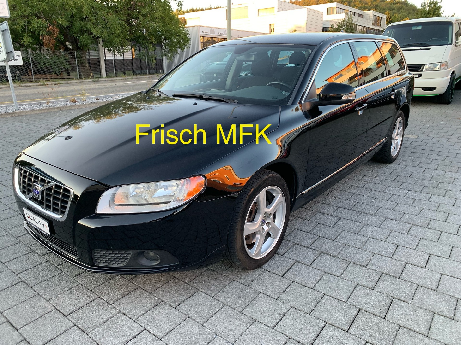 VOLVO V70 2.0T Kinetic Powershift