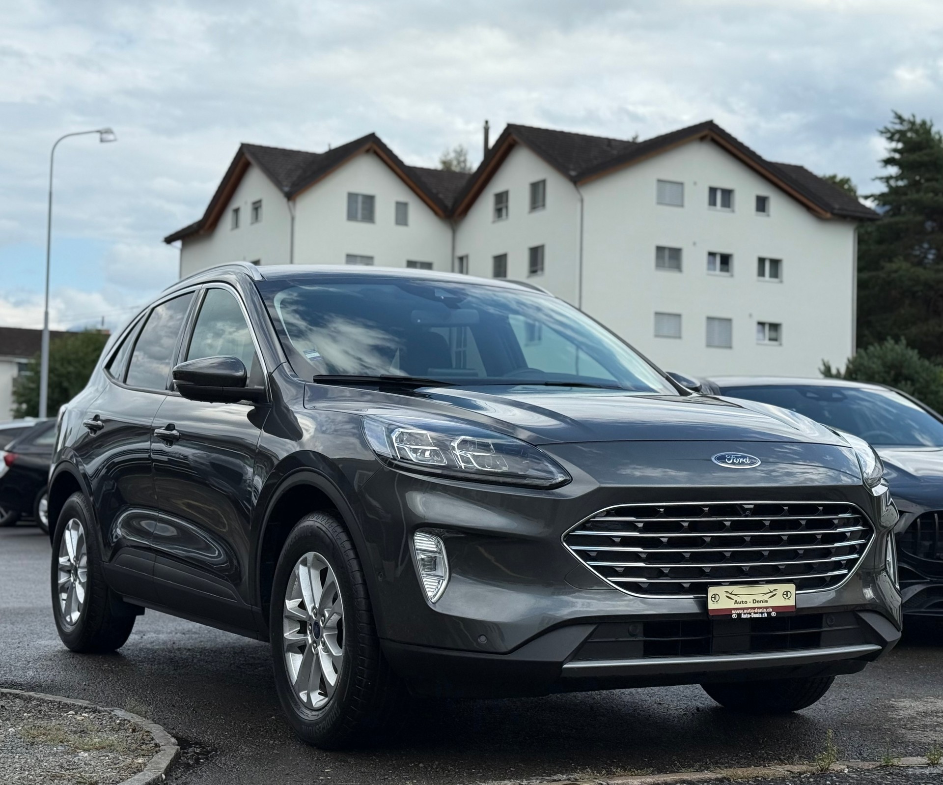 FORD Kuga 2.5 Hybrid Titanium X 4x4-showroom-element-3