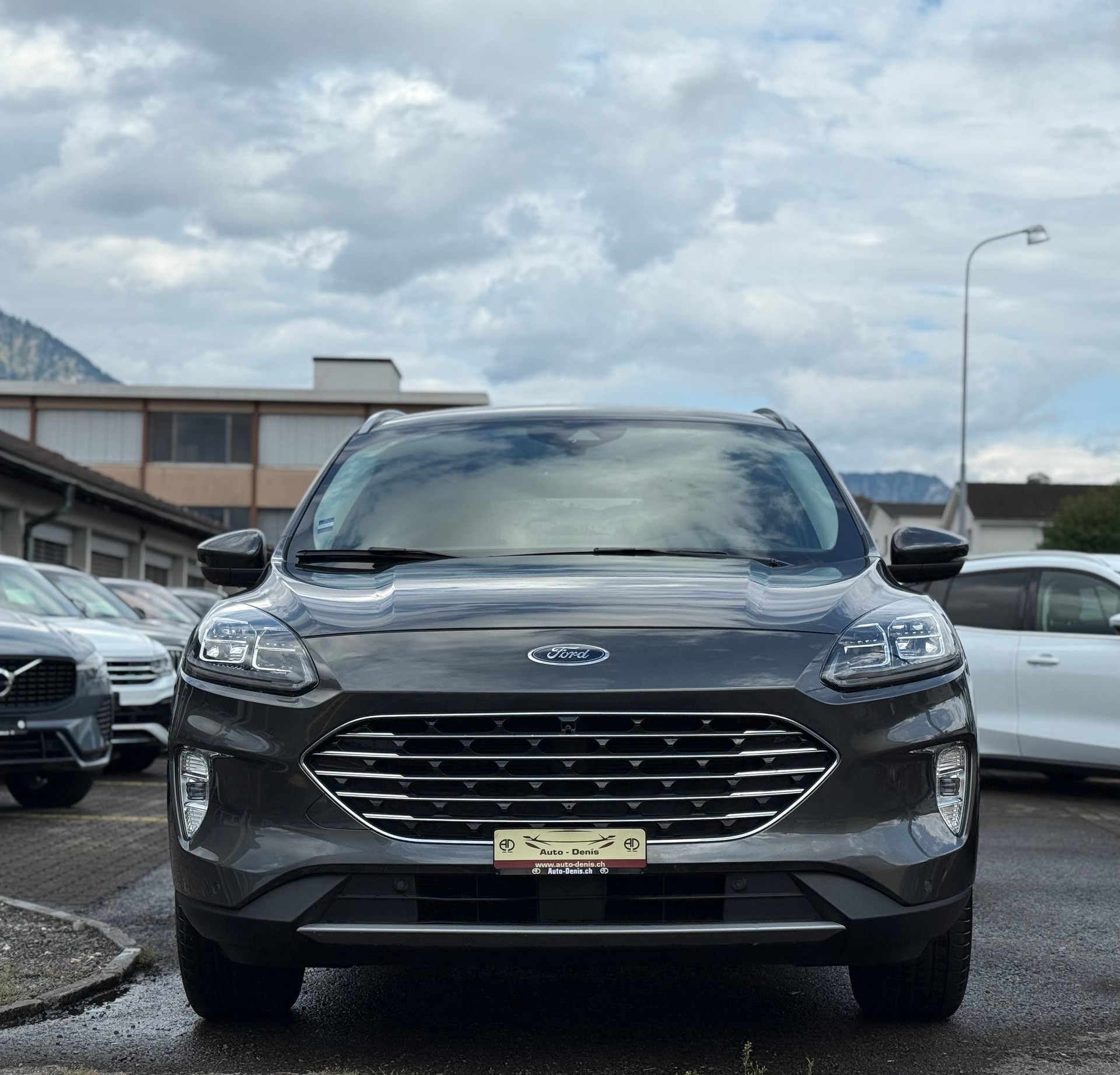 FORD Kuga 2.5 Hybrid Titanium X 4x4-showroom-element-2