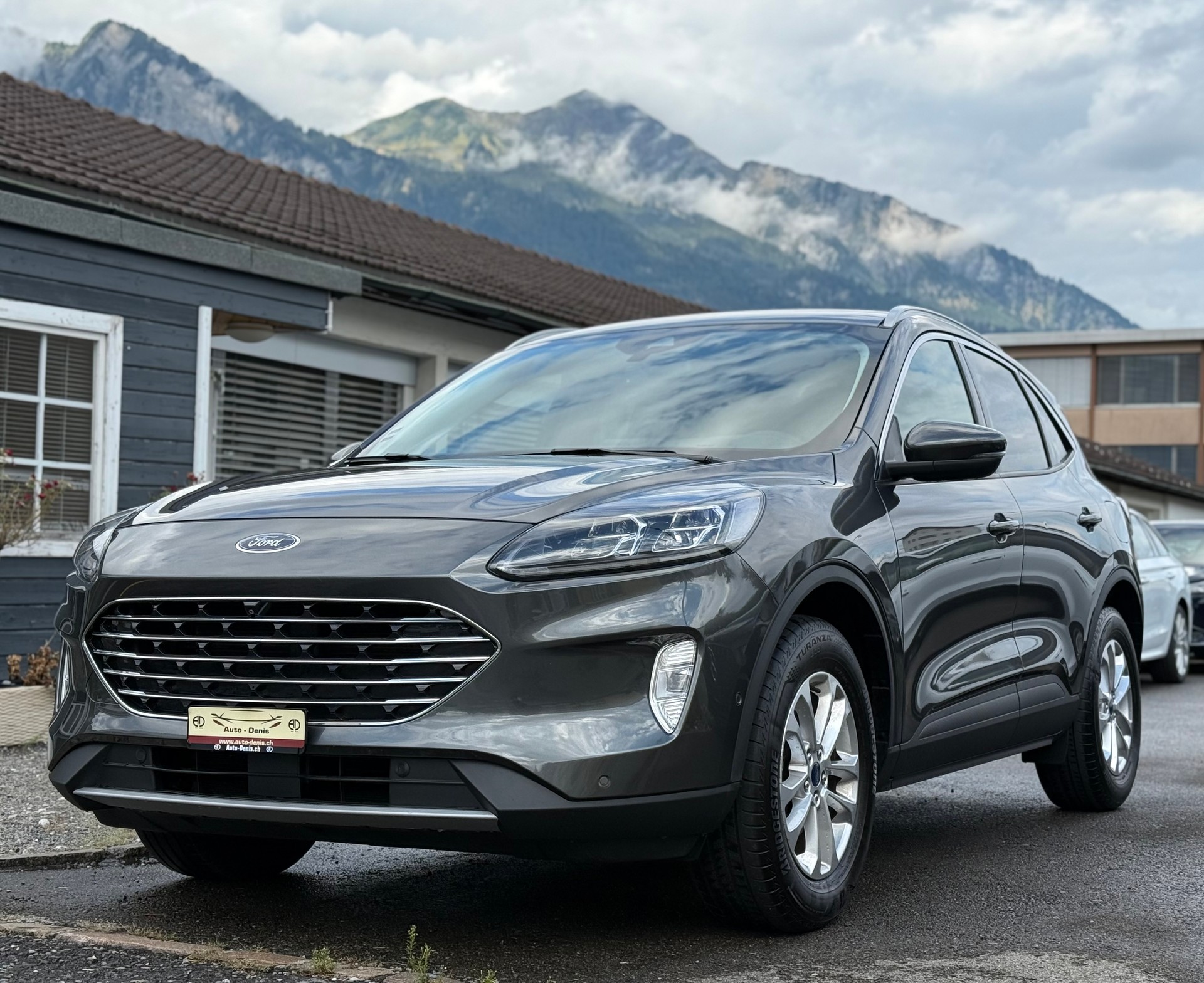 FORD Kuga 2.5 Hybrid Titanium X 4x4-showroom-element-1