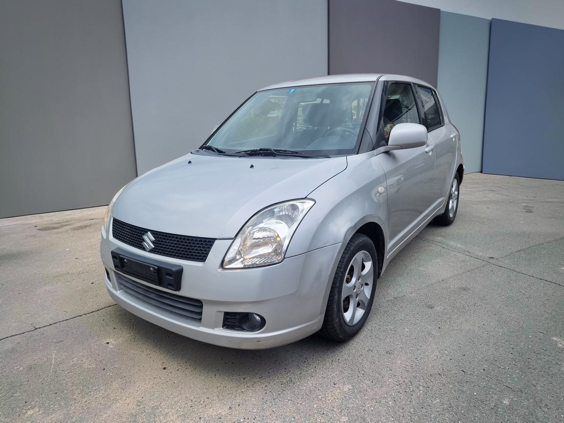 SUZUKI Swift 1.3i 16V GL Top 4x4 12Mt Gara MFK Neu 8Rad-showroom-element-3