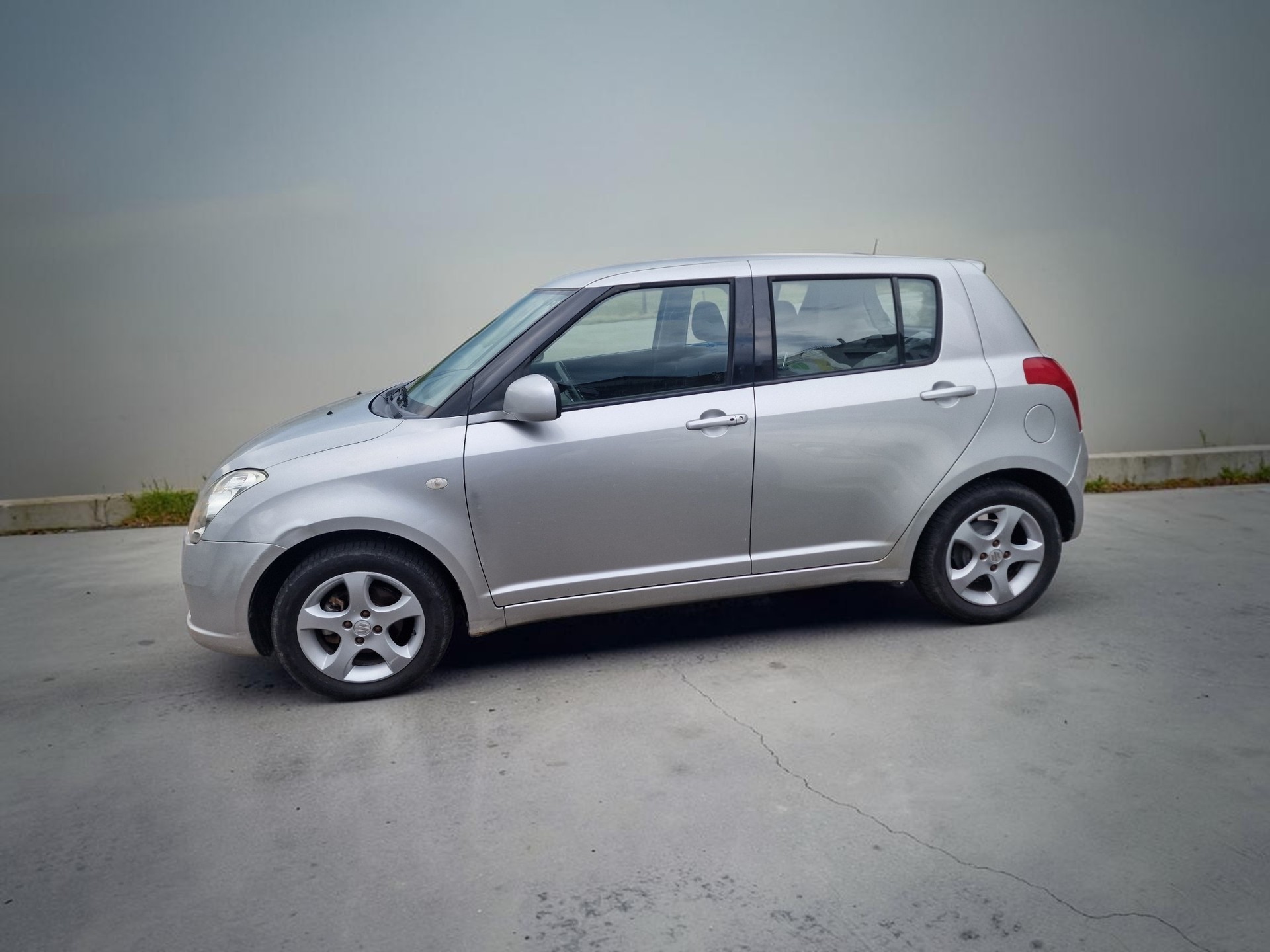 SUZUKI Swift 1.3i 16V GL Top 4x4 12Mt Gara MFK Neu 8Rad-image-4