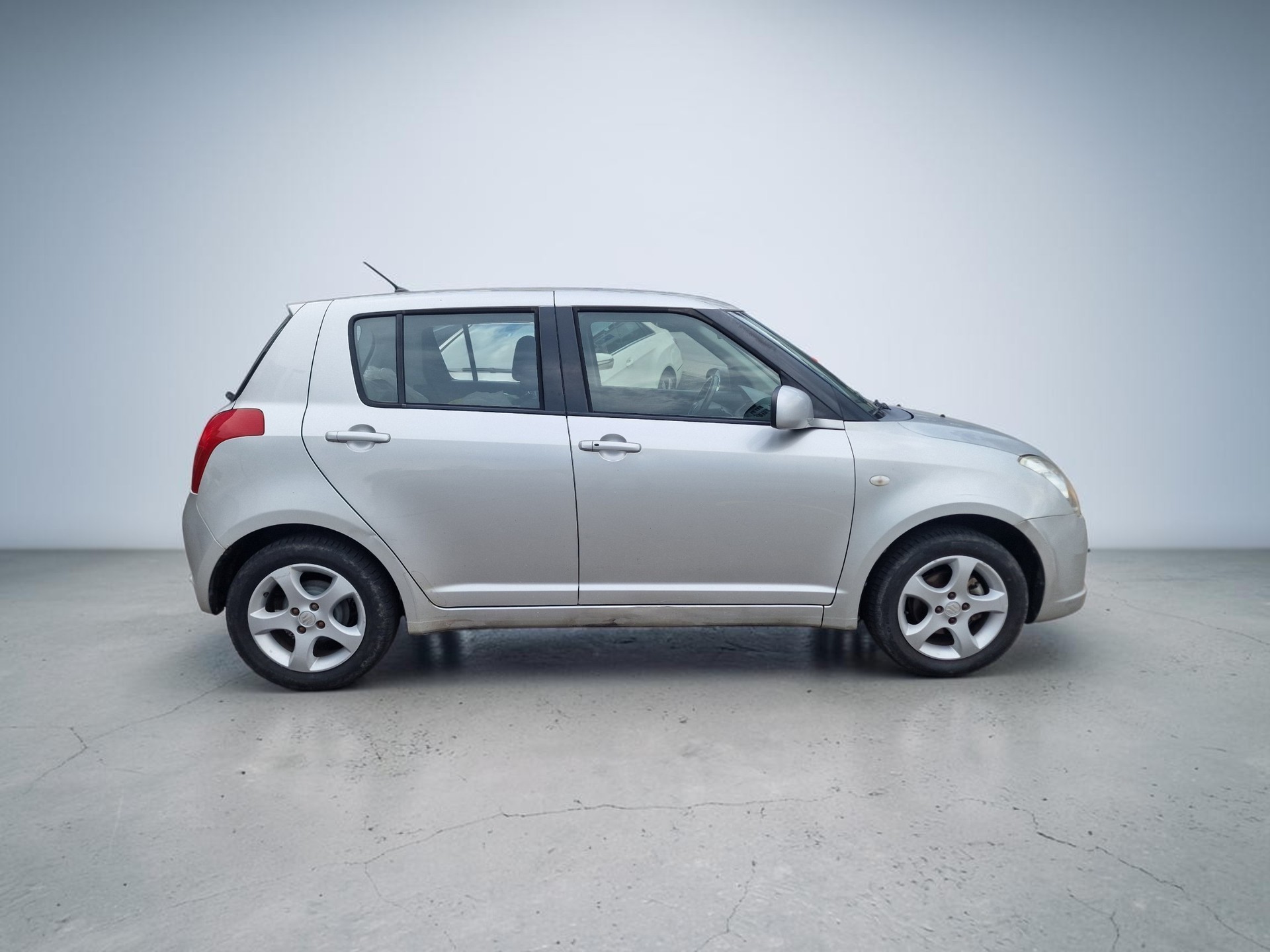 SUZUKI Swift 1.3i 16V GL Top 4x4 12Mt Gara MFK Neu 8Rad