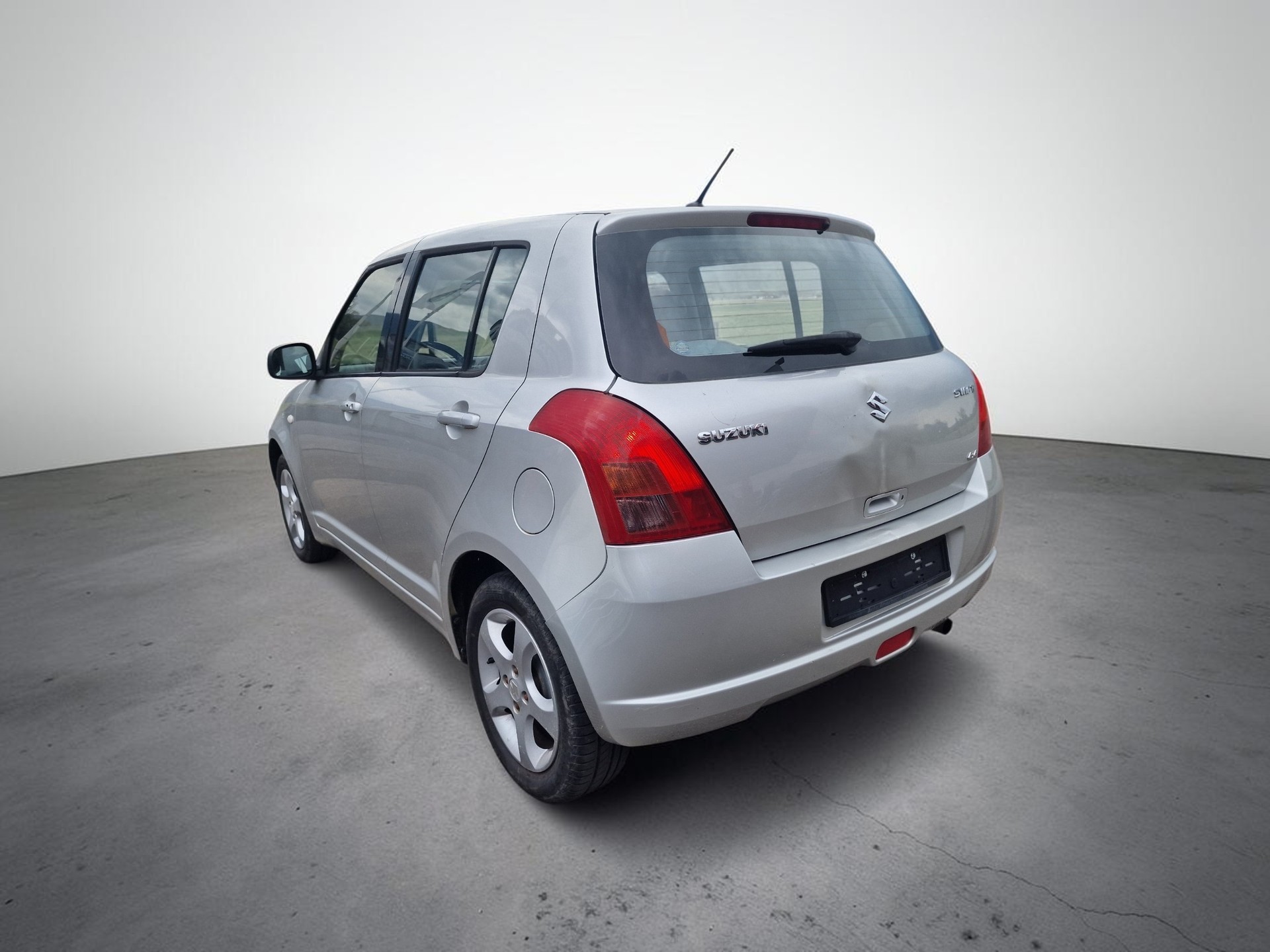 SUZUKI Swift 1.3i 16V GL Top 4x4 12Mt Gara MFK Neu 8Rad-image-5