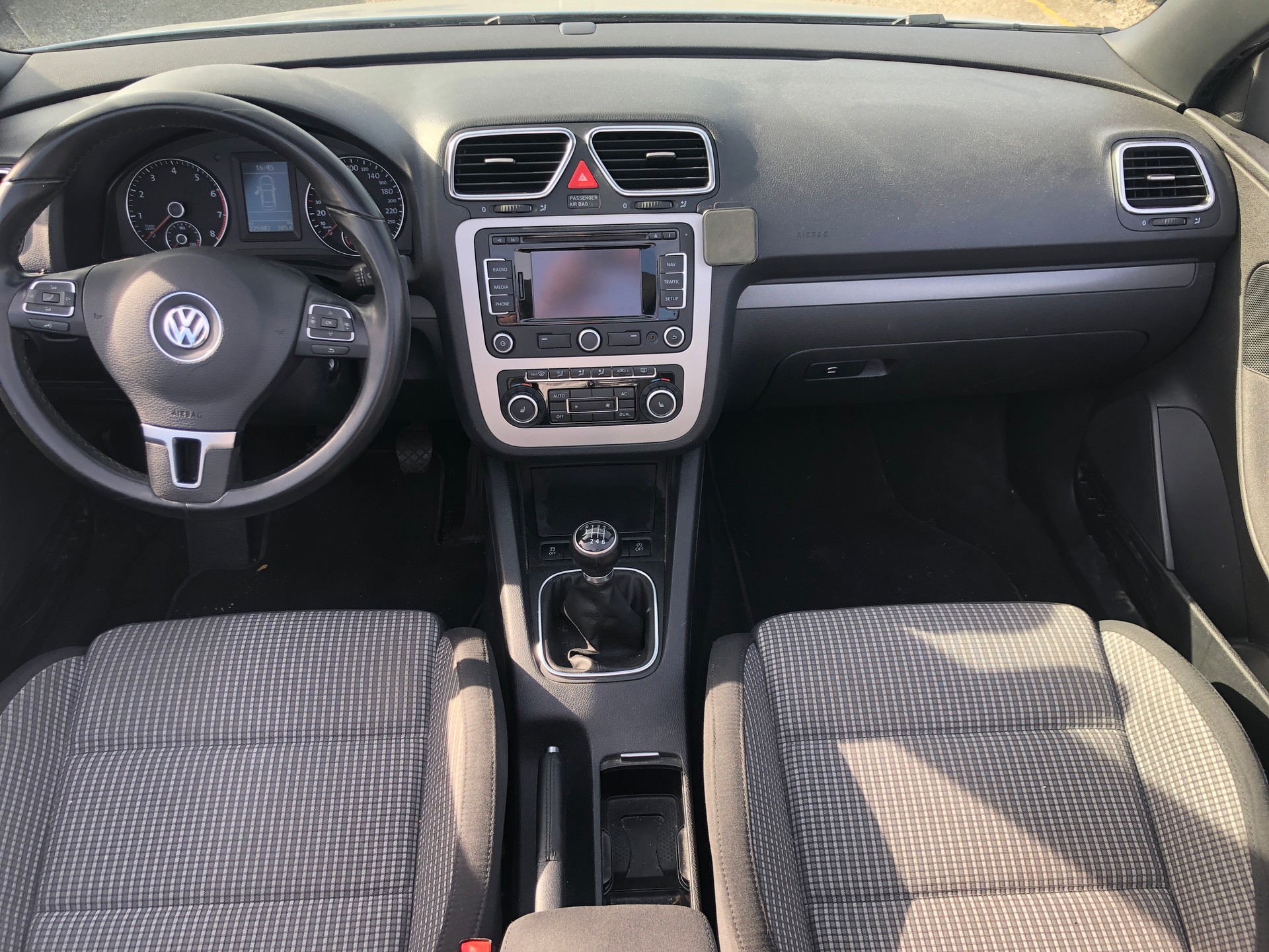 VW Eos 1.4 TSI BlueMotion Technology Value-image-11