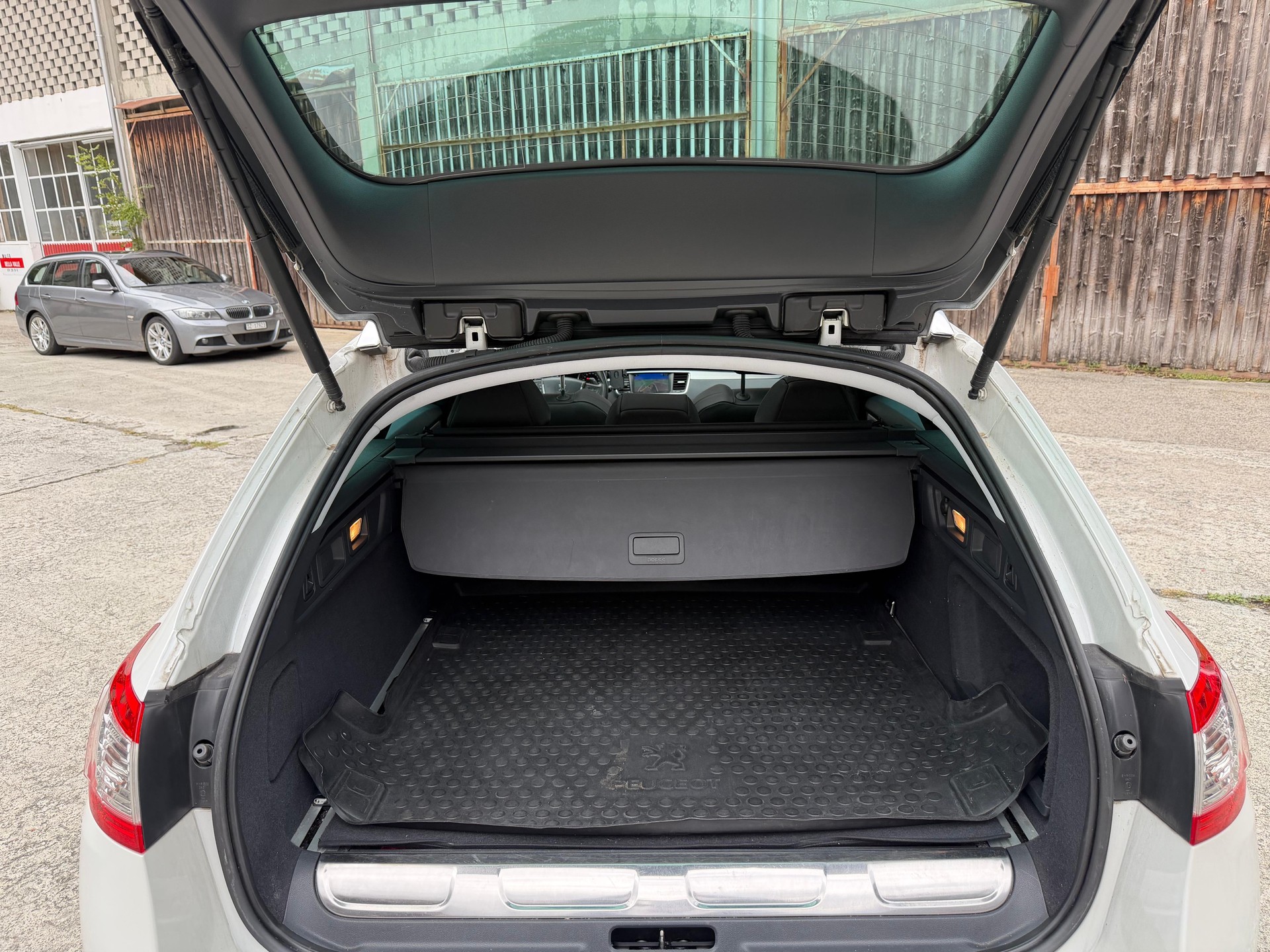 PEUGEOT 508 RXH 2.0 HDI Hybrid4 EGS6-image-5