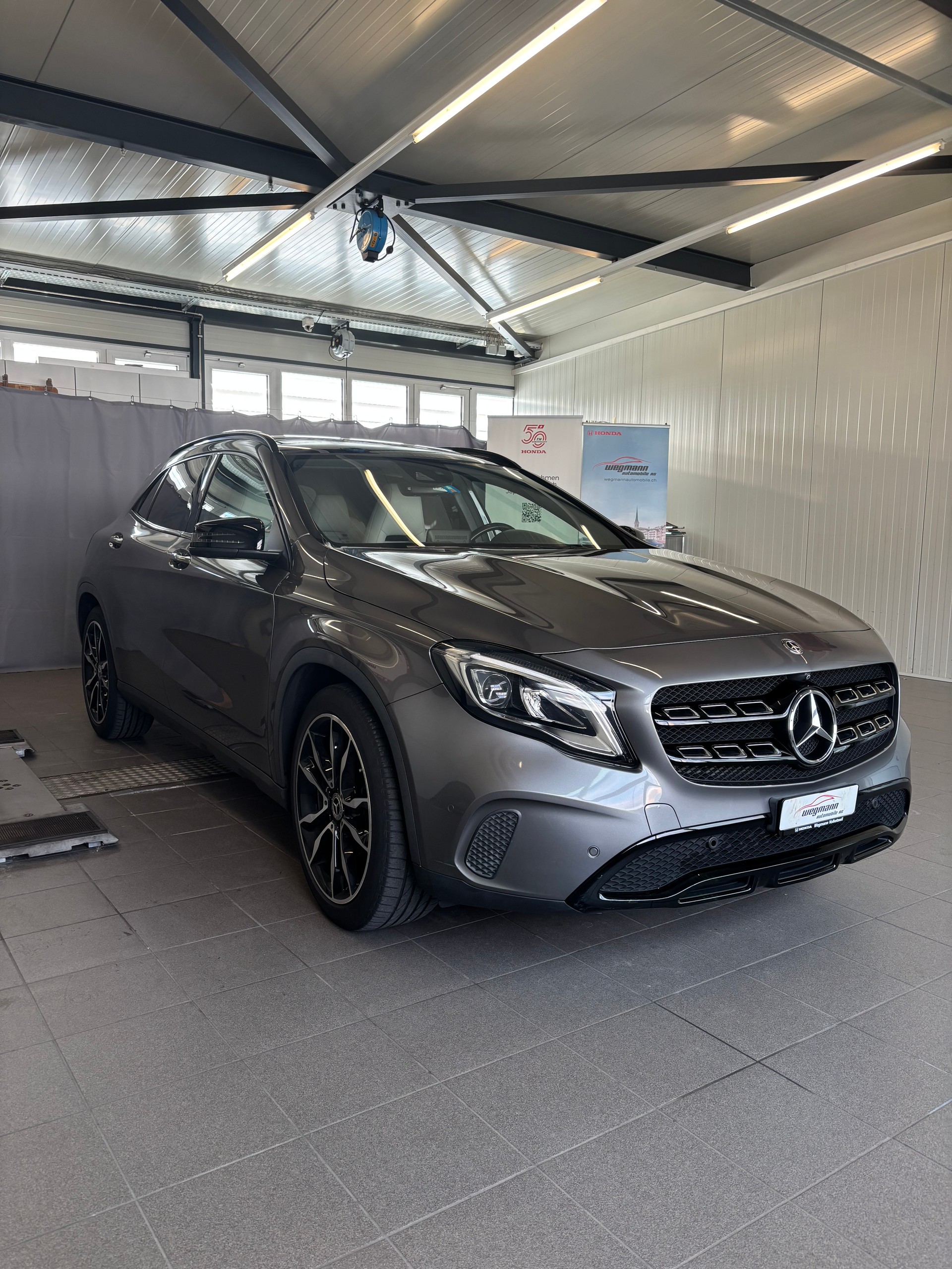 MERCEDES-BENZ GLA 200 Urban 7G-DCT-showroom-element-2