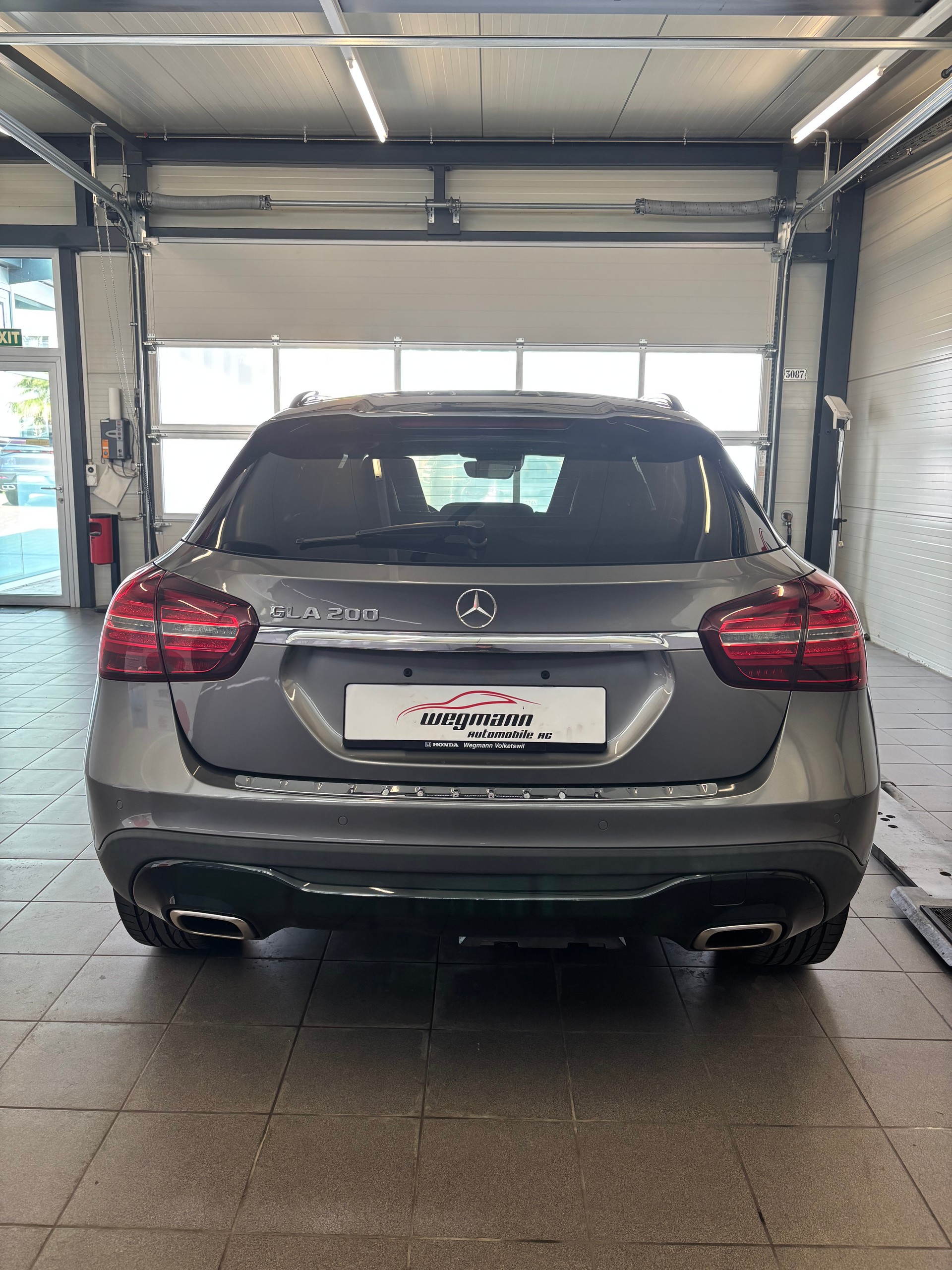 MERCEDES-BENZ GLA 200 Urban 7G-DCT-image-4