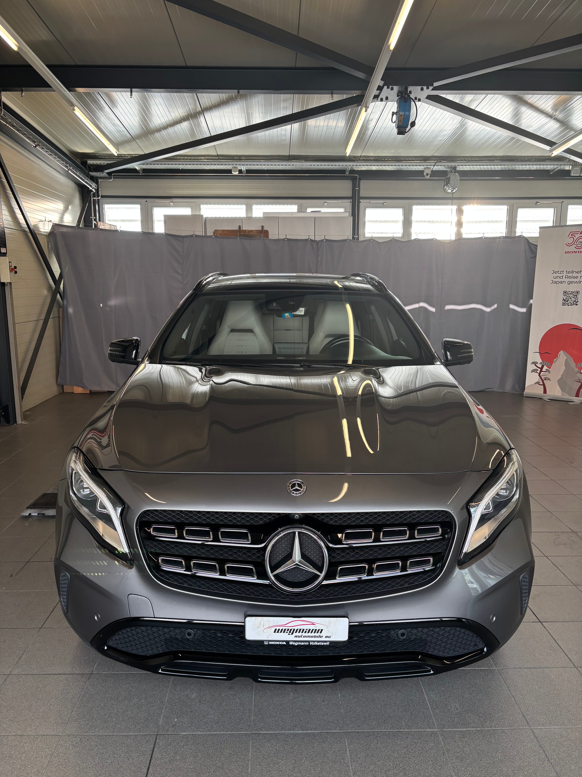 MERCEDES-BENZ GLA 200 Urban 7G-DCT-showroom-element-1