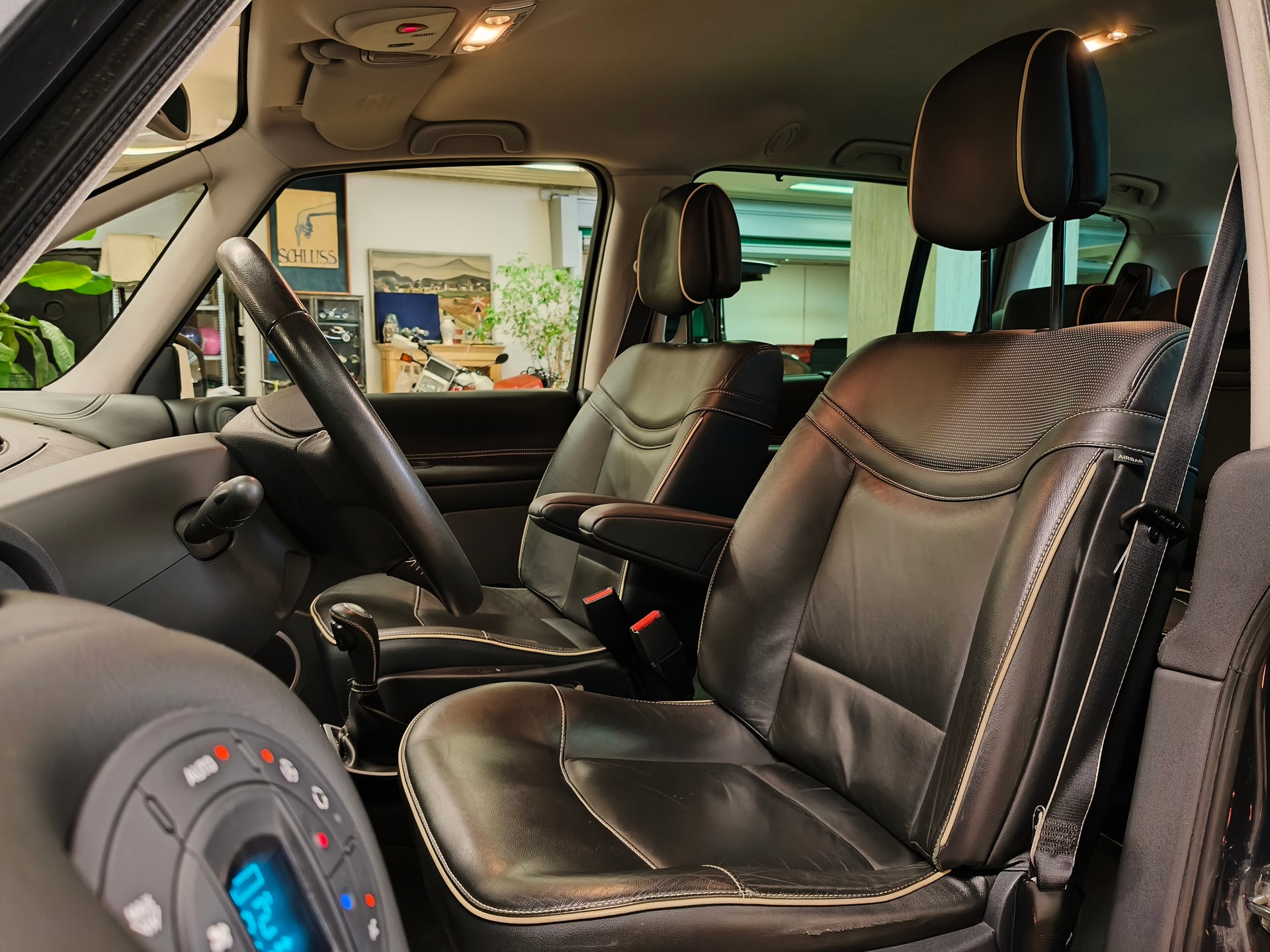 RENAULT Espace 2.0 dCi Initiale Automatic-image-13