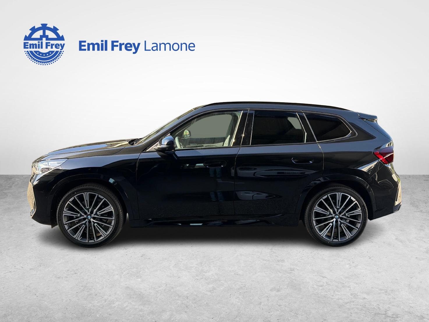 BMW iX1 30 xDrive-showroom-element-1