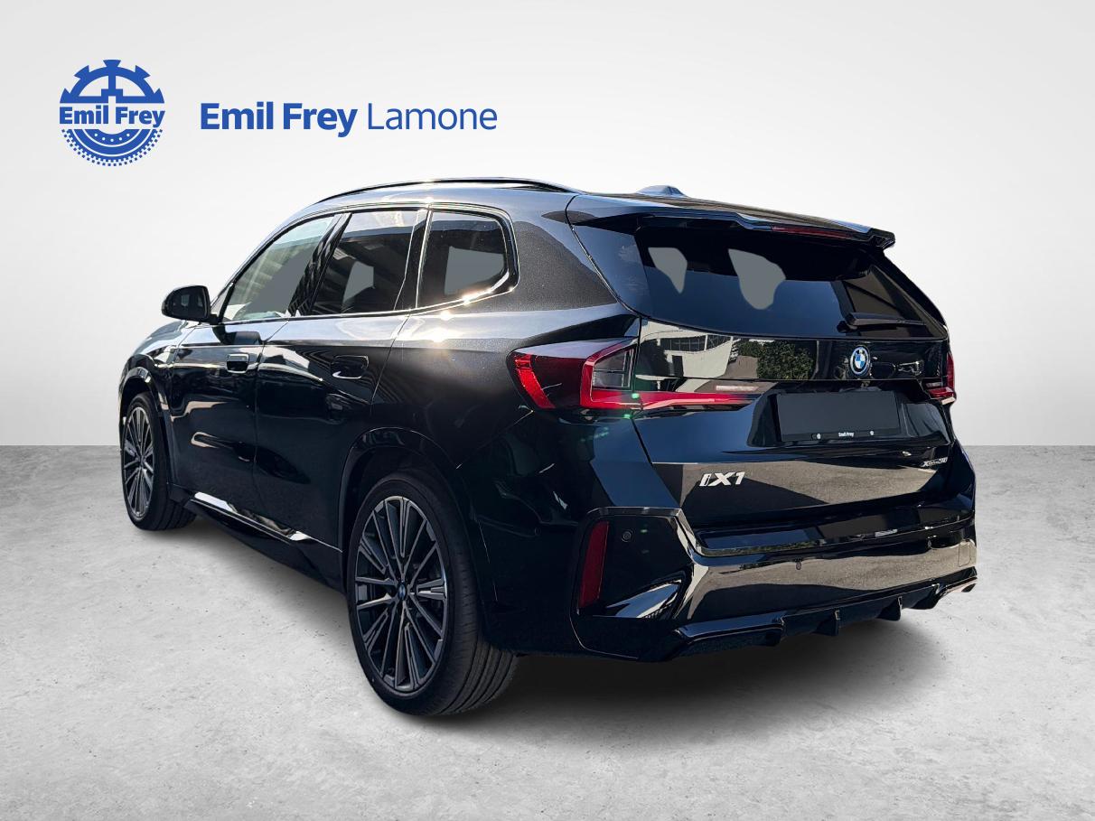 BMW iX1 30 xDrive-showroom-element-2