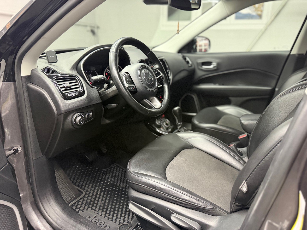 JEEP Compass 2.0CRD Limited AWD 9ATX | CH-Auto | Rückfahrkamera | Dachreling | DAB-Radio-image-12