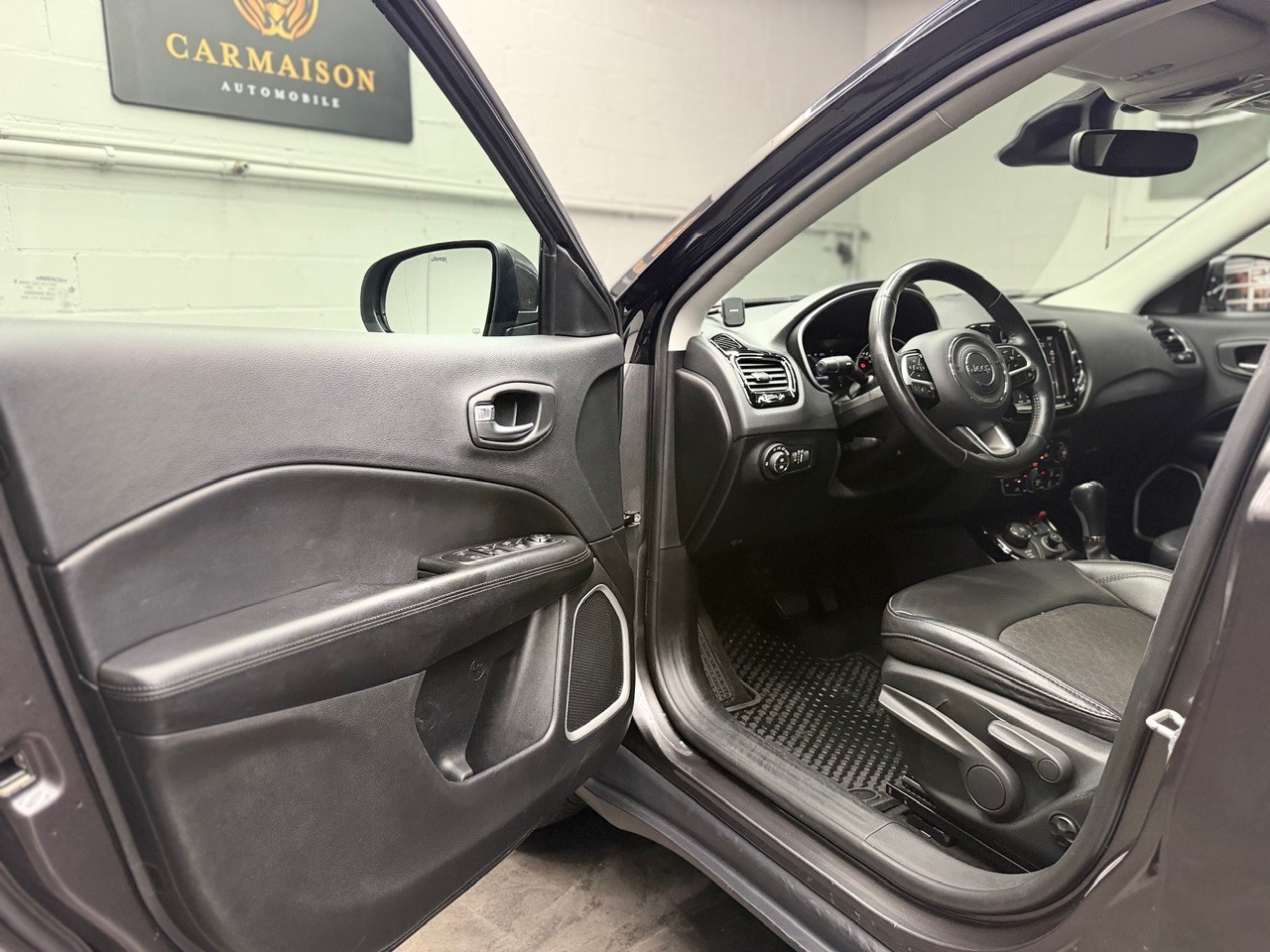 JEEP Compass 2.0CRD Limited AWD 9ATX | CH-Auto | Rückfahrkamera | Dachreling | DAB-Radio-image-11