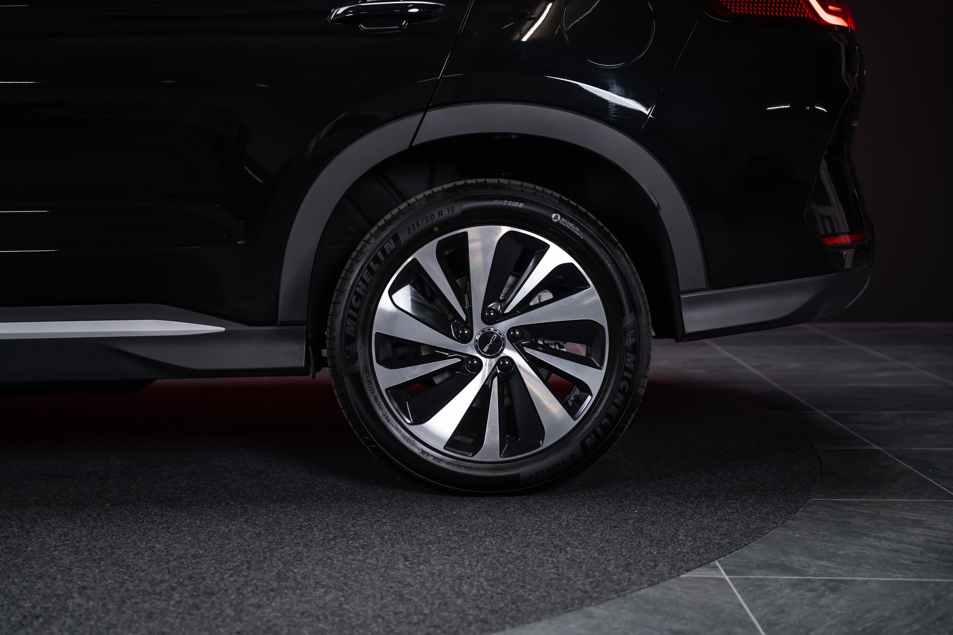 BYD Seal U DM-i Comfort / Panorama / Head-Up Display / 360° Kamera-image-11