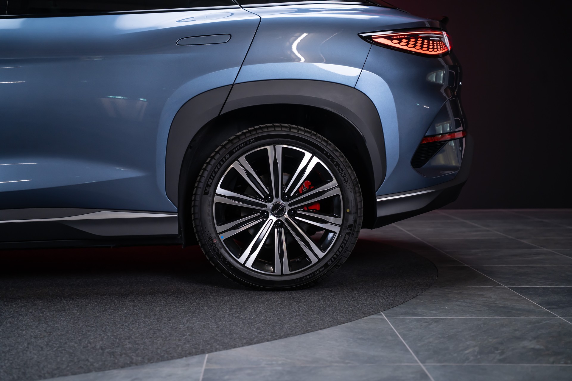 BYD Sealion 7 91,3 kWh Excellence AWD / Panoramadach / Head-Up Display / Sitzheizung & Lüftung-image-12