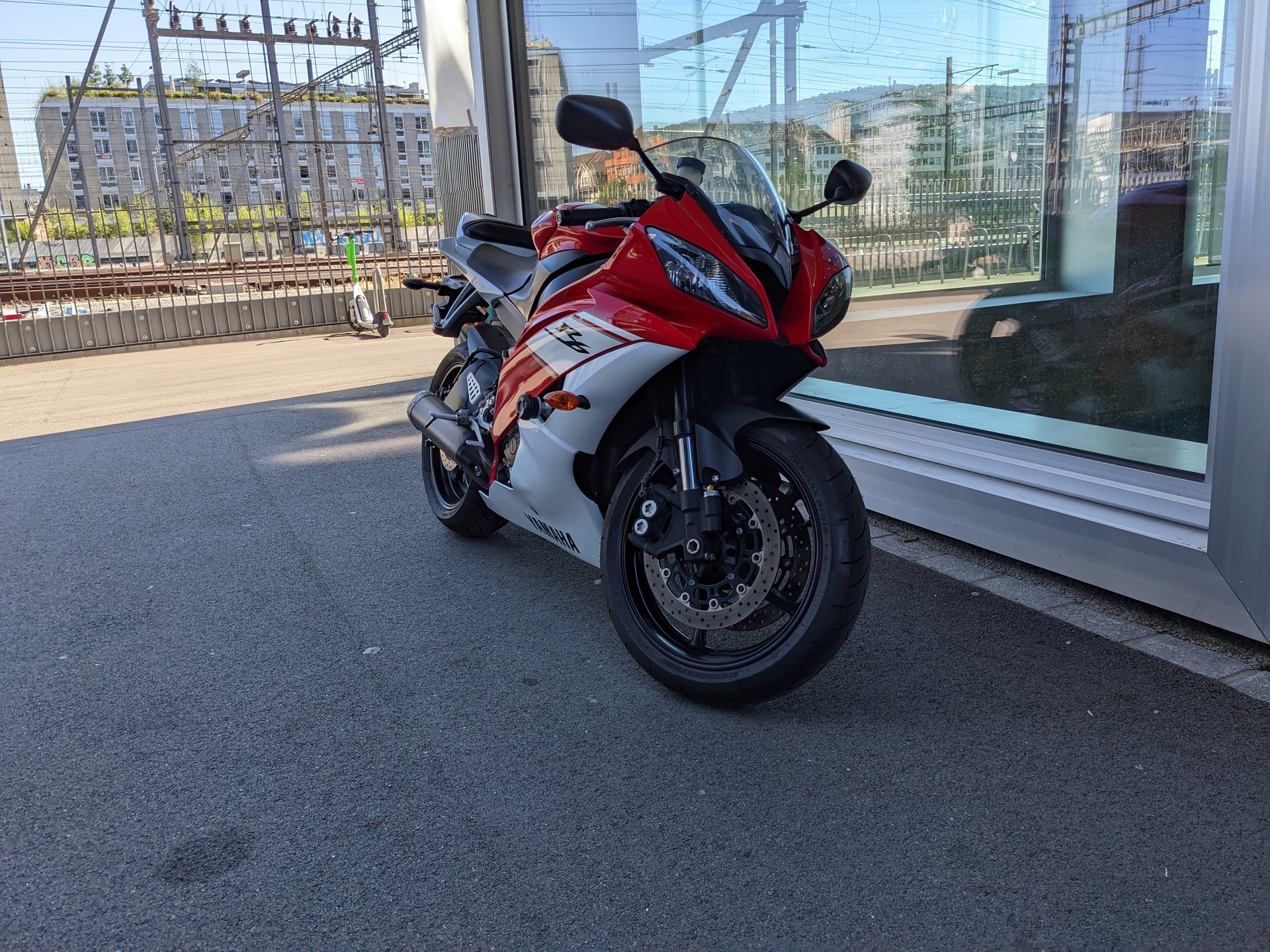 YAMAHA YZF-R6-image-1