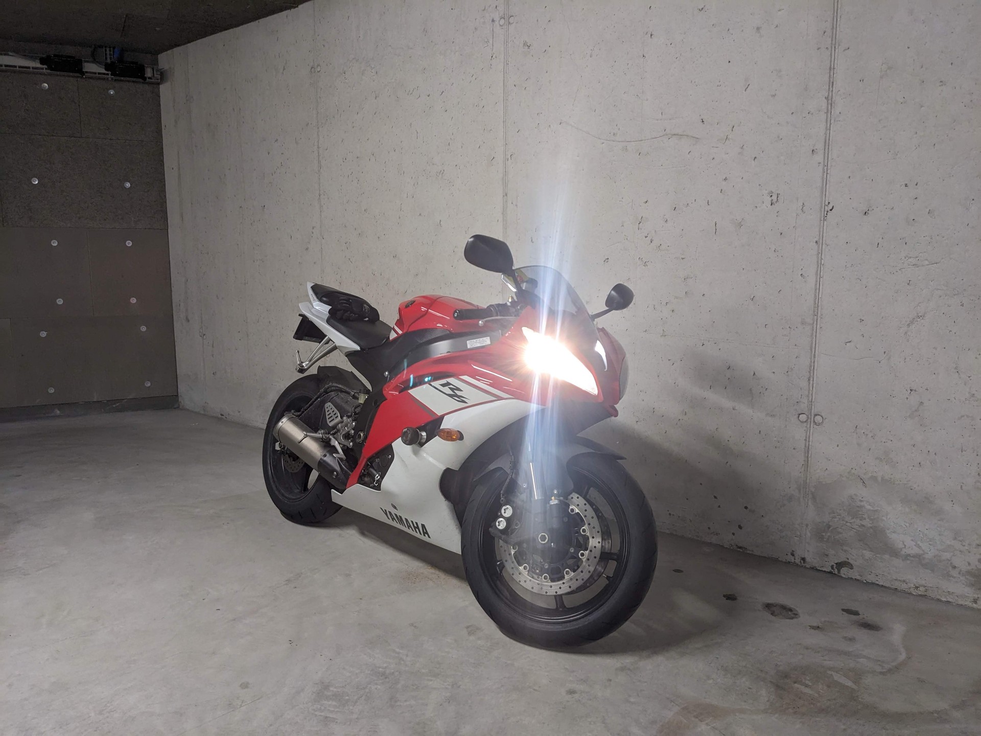 YAMAHA YZF-R6-image-2