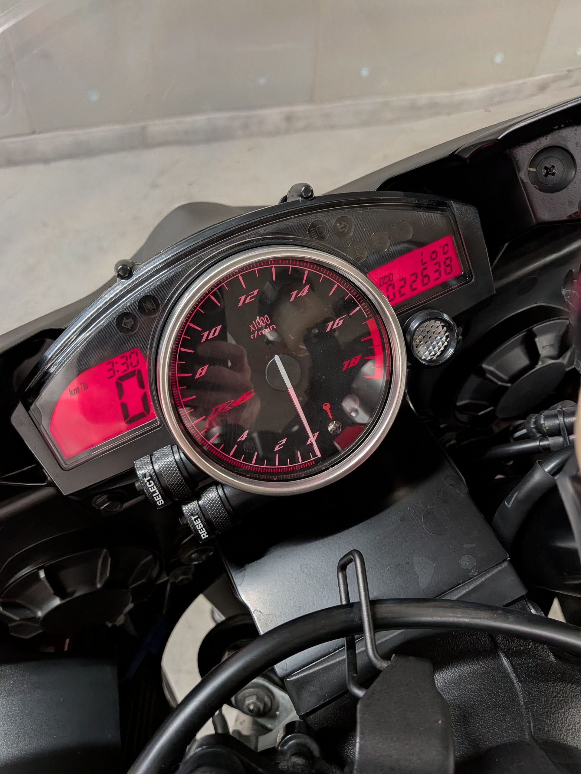 YAMAHA YZF-R6-image-8