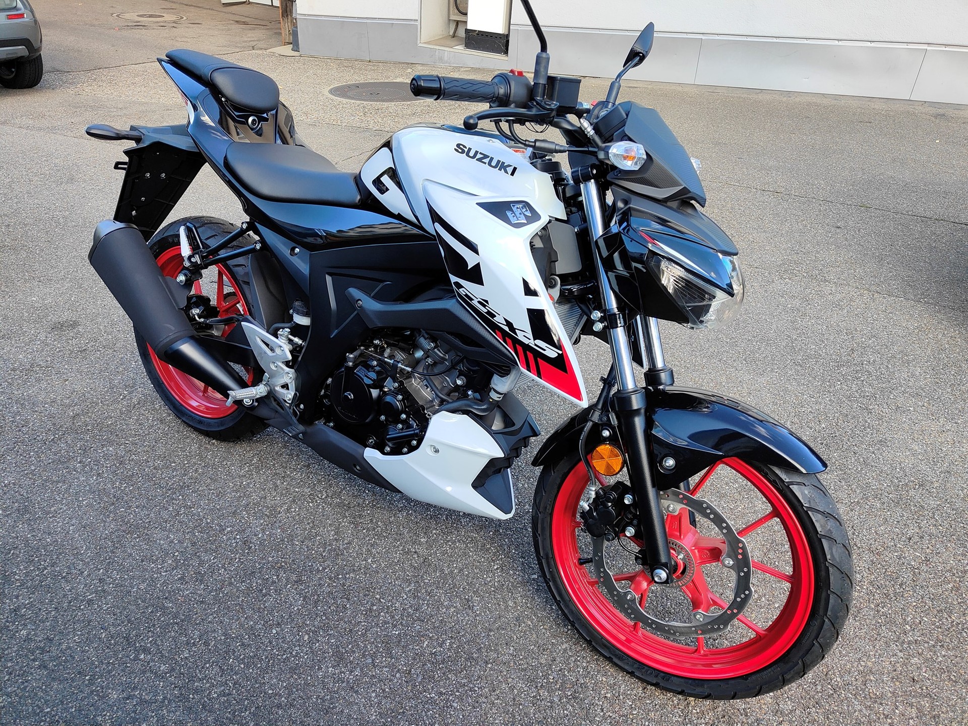 SUZUKI GSX-S 125-image-1