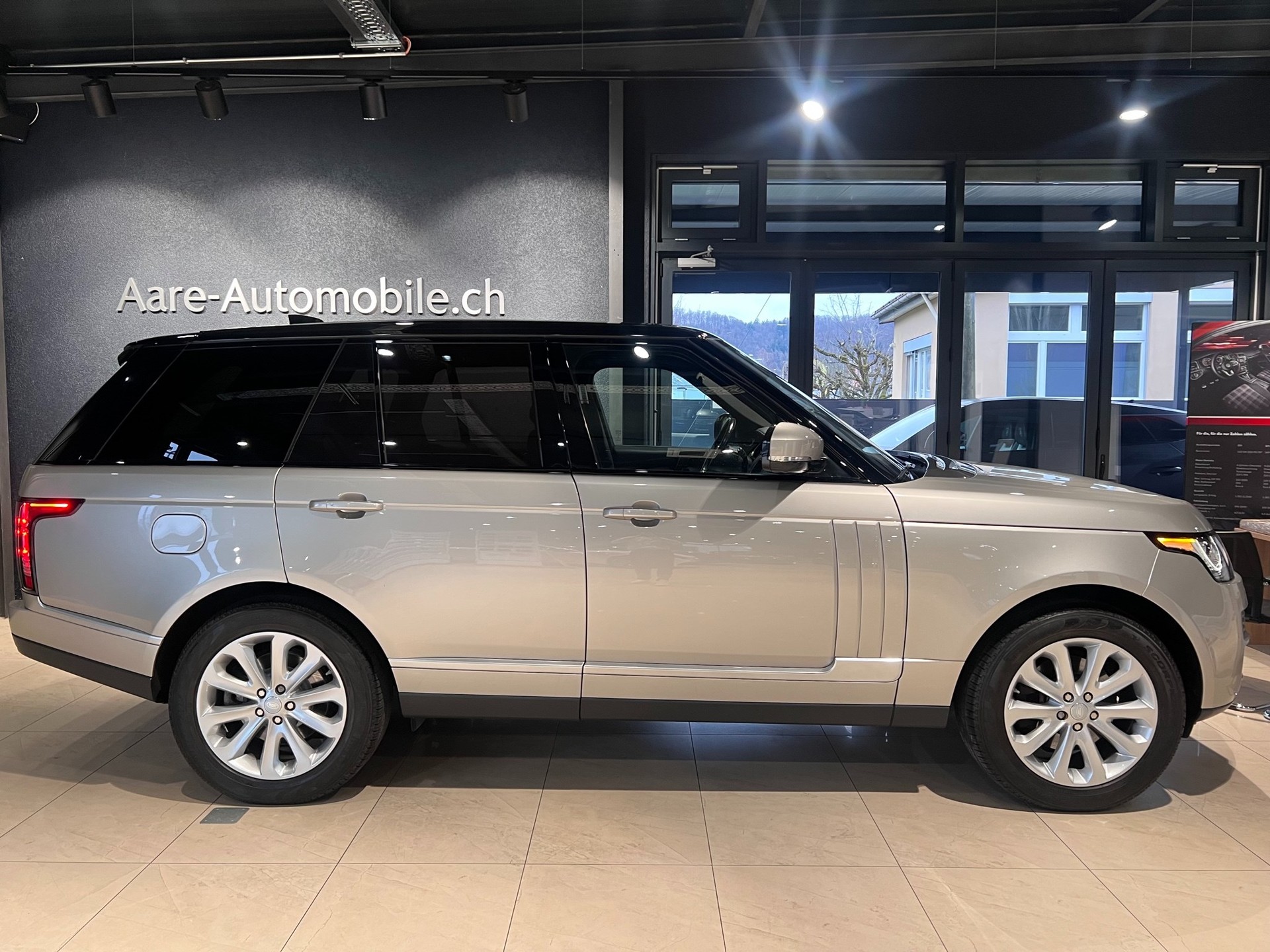 LAND ROVER Range Rover 3.0 V6 SC Vogue Automatic-image-18