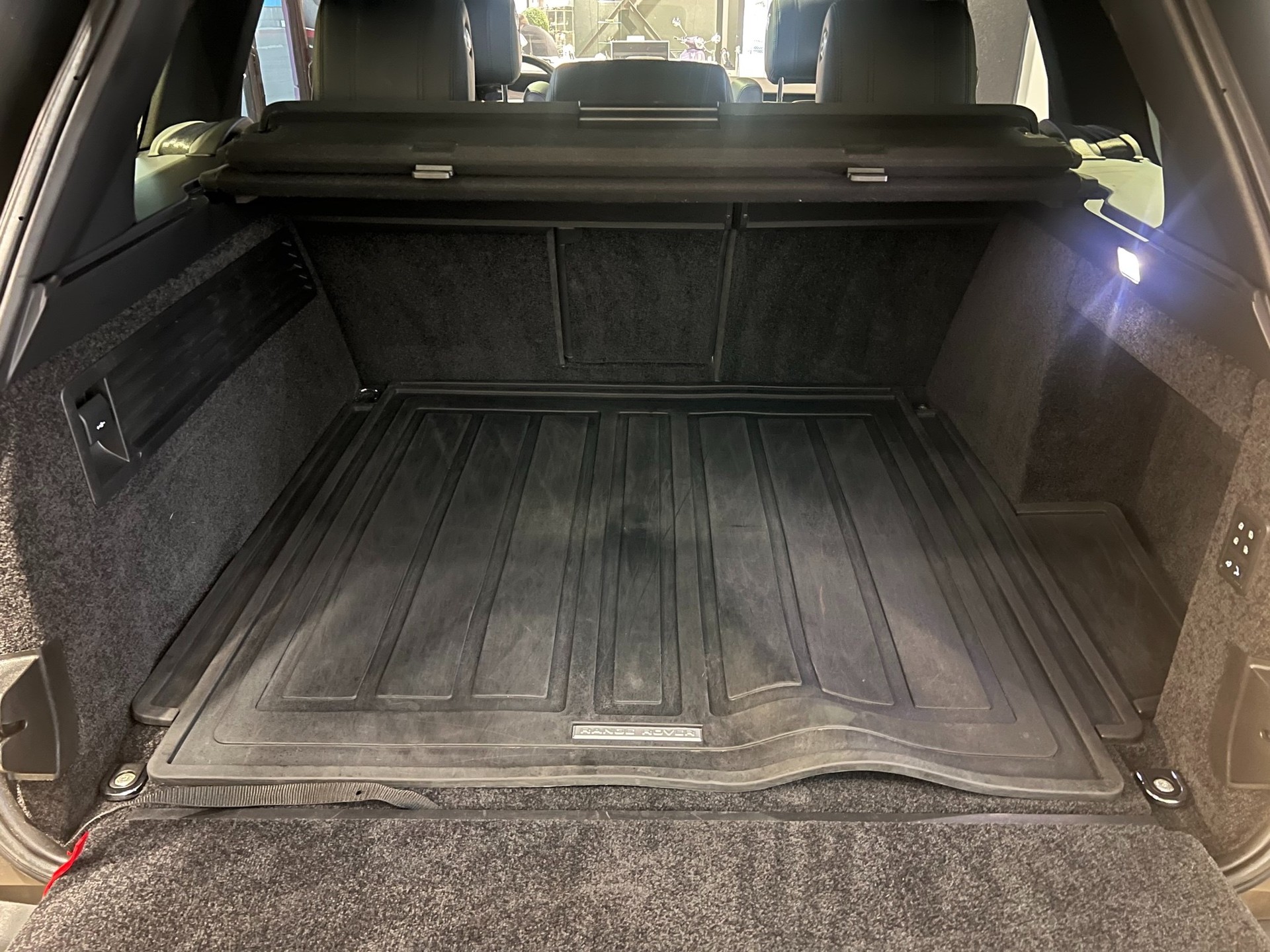 LAND ROVER Range Rover 3.0 V6 SC Vogue Automatic-image-16