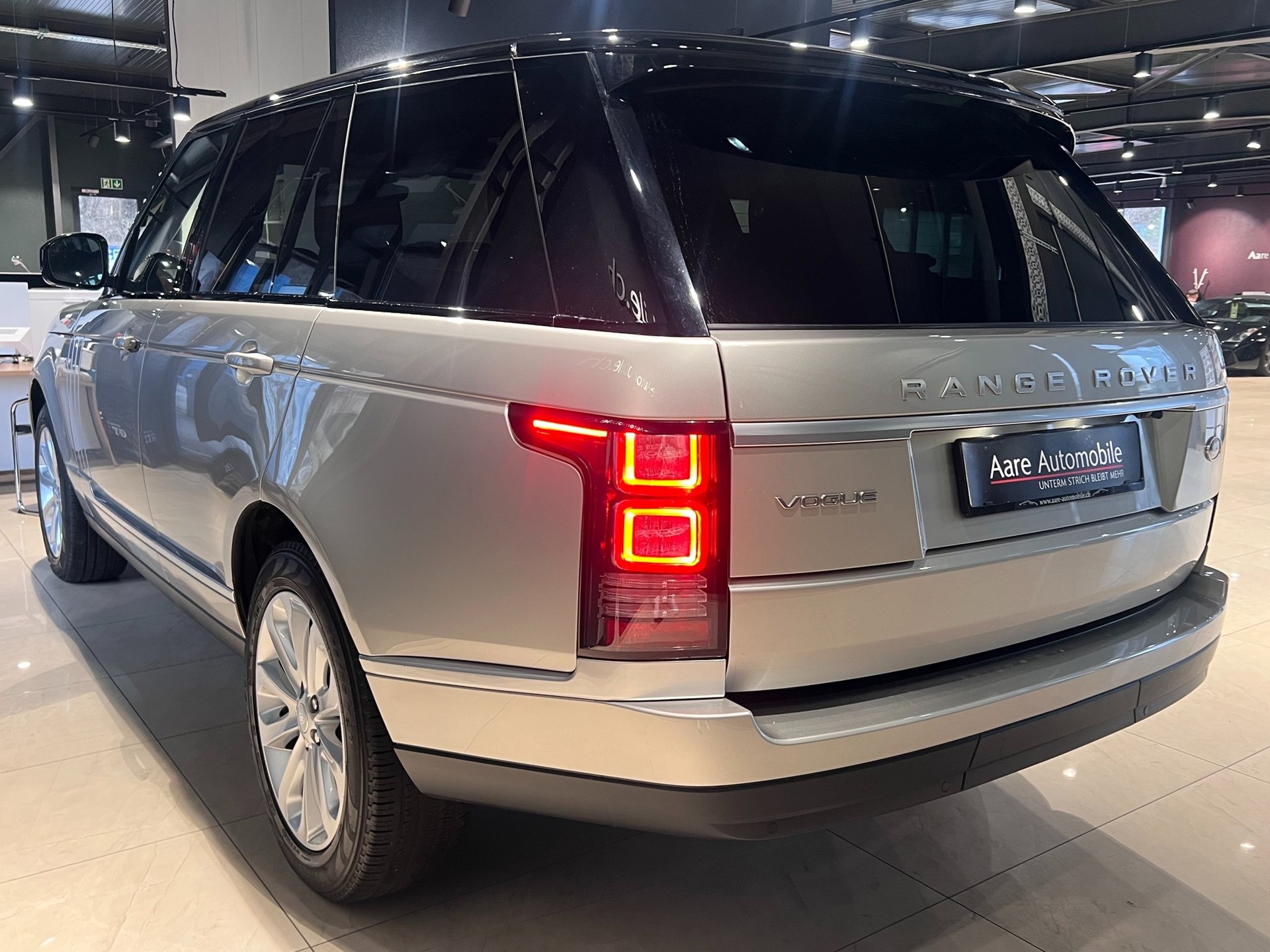 LAND ROVER Range Rover 3.0 V6 SC Vogue Automatic-showroom-element-3