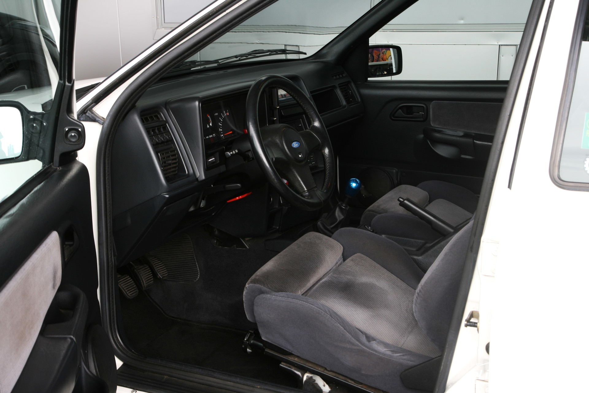 FORD Sierra 2.0i Cosworth 4x4-image-13