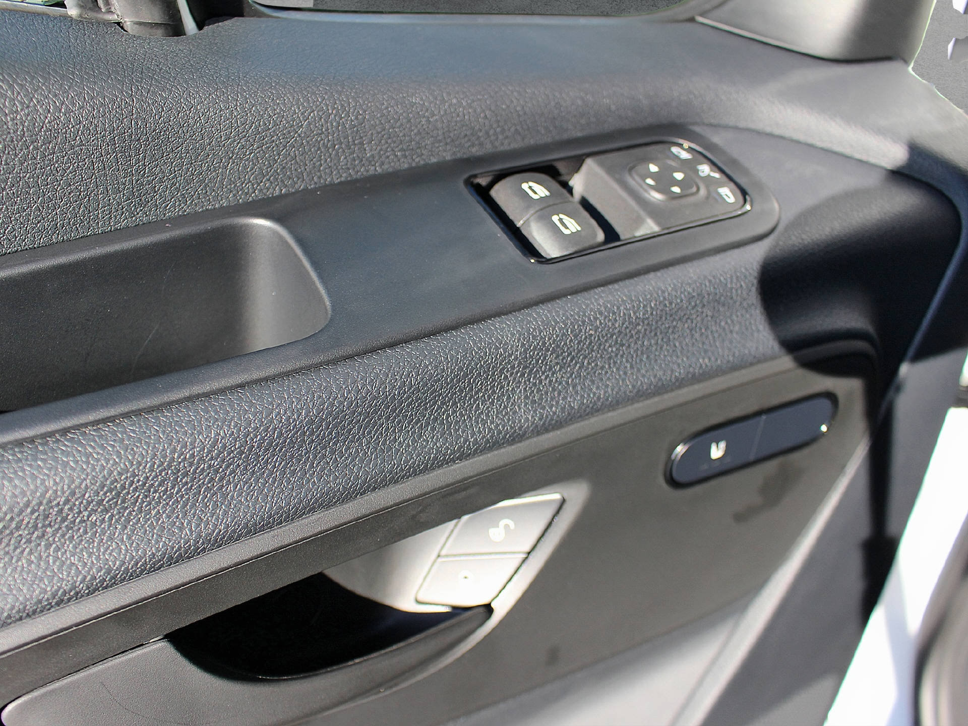 MERCEDES-BENZ eSprinter 320 Pro KA 3665mm S-image-8