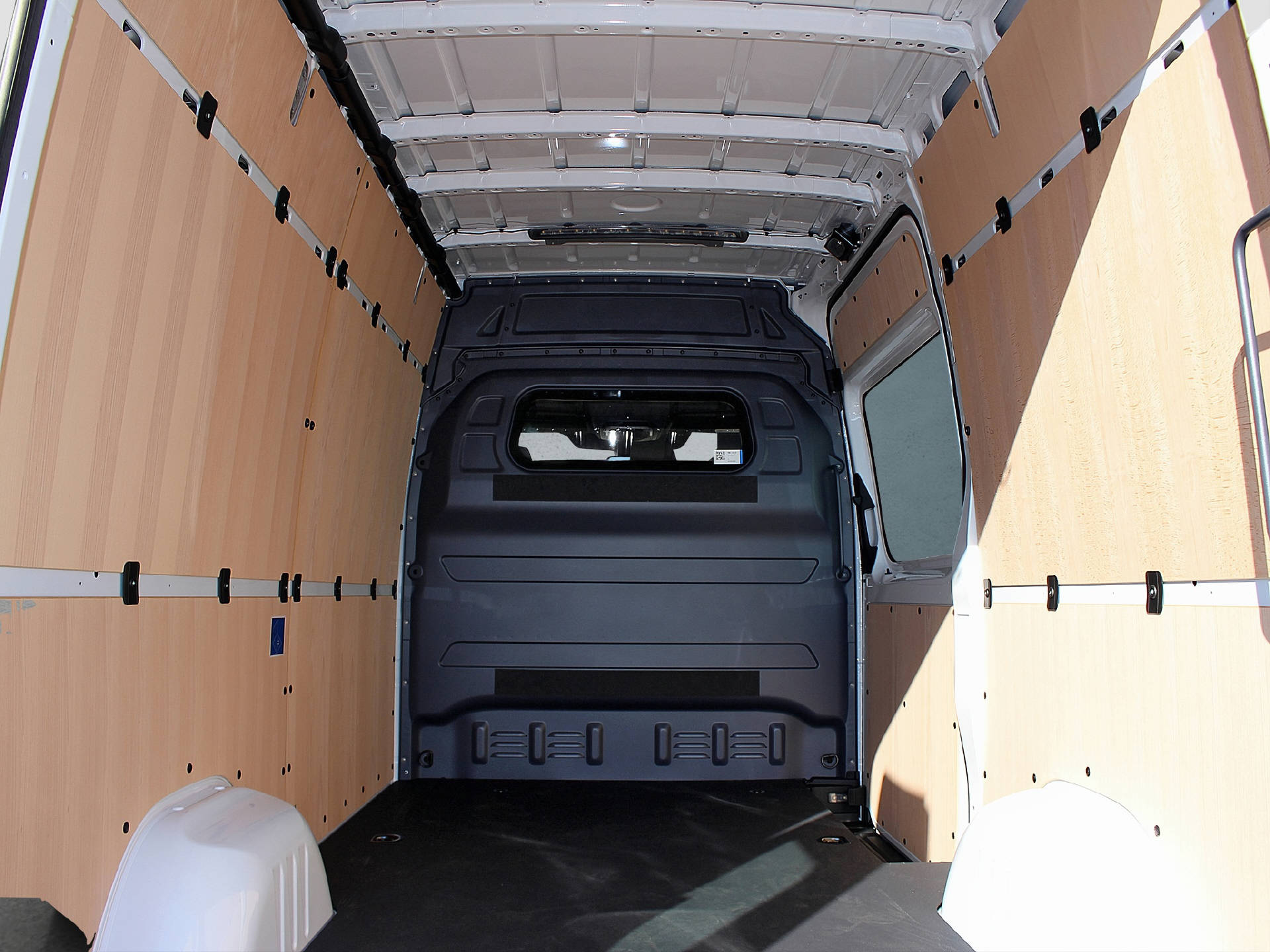 MERCEDES-BENZ eSprinter 320 Pro KA 3665mm S-image-4